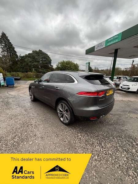 2017 JAGUAR F-PACE 2017 JAGUAR F-PACE