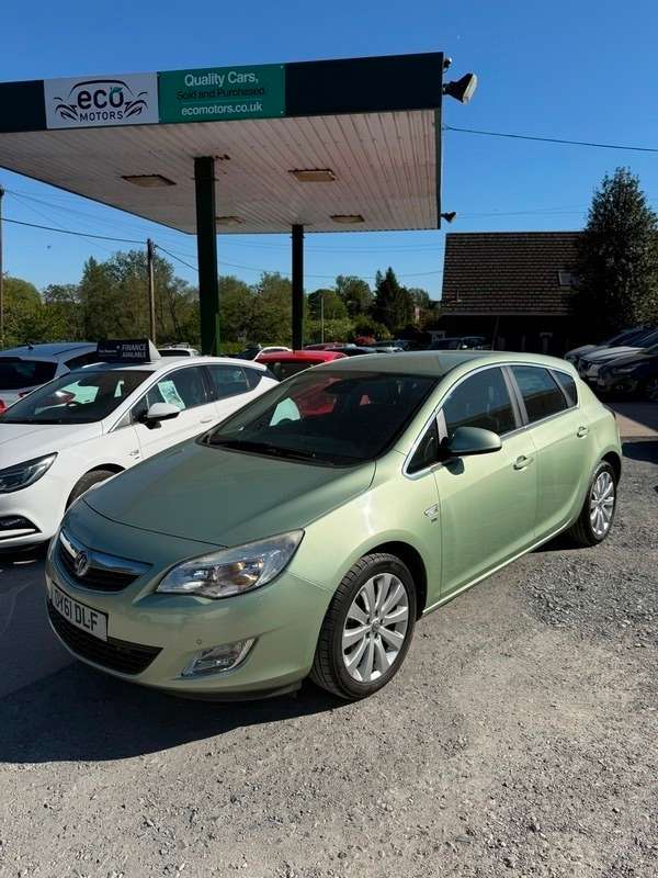 A 2011 VAUXHALL ASTRA SE automatic 1 previous owner Cruise control, Parking sensors, CD radio, Air conditioning A 2011 VAUXHALL ASTRA SE automatic 1 previous owner Cruise control, Parking sensors, CD radio, Air conditioning