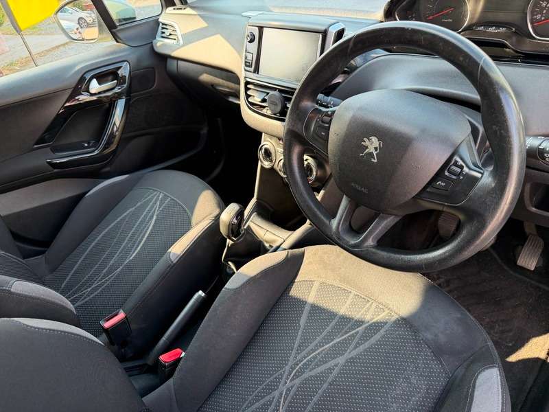 2013 PEUGEOT 208 2013 PEUGEOT 208