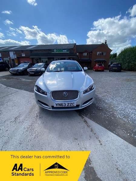 A 2013 JAGUAR XF D SE BUSINESS- REVERSE CAMERA - SAT NAV - BLUETOOTH ETC!! VERY LOW MILEAGE!! A 2013 JAGUAR XF D SE BUSINESS- REVERSE CAMERA - SAT NAV - BLUETOOTH ETC!! VERY LOW MILEAGE!!