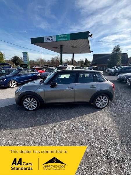 A 2016 MINI MINI COOPER SD-MANUAL-SAT NAVIGATION-VERY SOUGHT AFTER VEHICLE IN METALLIC SILVER-GOOD SERVICE HISTORY-2 KEYS-£35 ROAD TAX!! A 2016 MINI MINI COOPER SD-MANUAL-SAT NAVIGATION-VERY SOUGHT AFTER VEHICLE IN METALLIC SILVER-GOOD SERVICE HISTORY-2 KEYS-£35 ROAD TAX!!