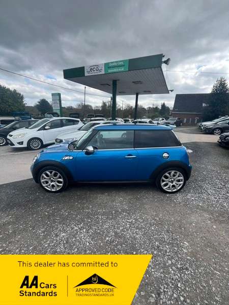 A 2010 MINI MINI COOPER S A 2010 MINI MINI COOPER S