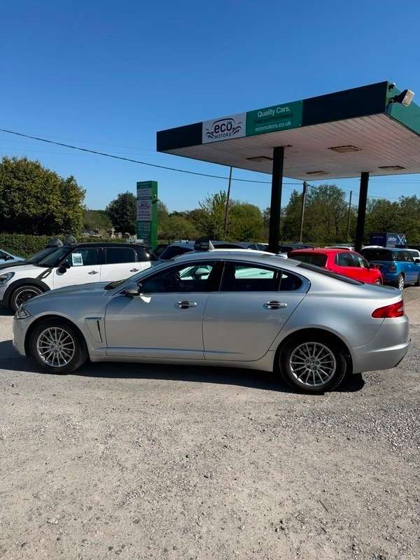 A 2013 JAGUAR XF D SE BUSINESS- REVERSE CAMERA - SAT NAV - BLUETOOTH ETC!! VERY LOW MILEAGE!! A 2013 JAGUAR XF D SE BUSINESS- REVERSE CAMERA - SAT NAV - BLUETOOTH ETC!! VERY LOW MILEAGE!!