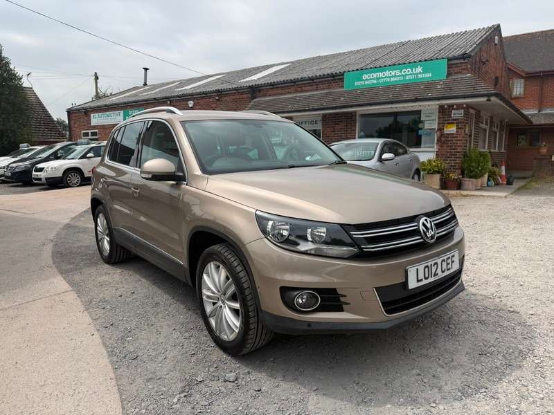 A 2012 VOLKSWAGEN TIGUAN SPORT TDI BLUEMOTION TECHNOLOGY 4MOTION A 2012 VOLKSWAGEN TIGUAN SPORT TDI BLUEMOTION TECHNOLOGY 4MOTION