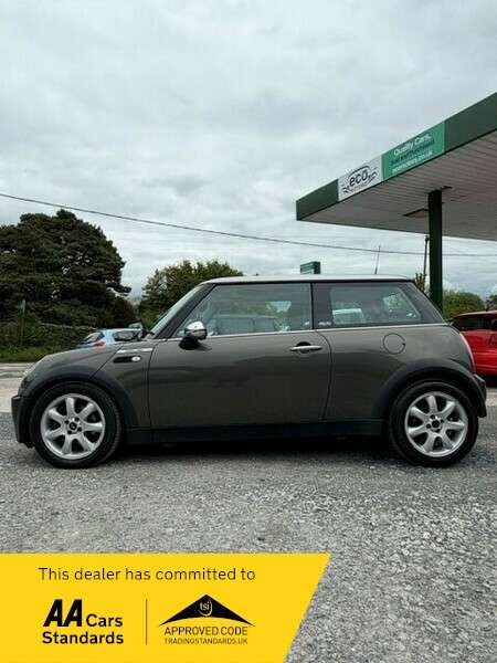 A 2006 MINI MINI COOPER PARK LANE-- IMMACULATE CONDITION-- FULL LEATHER INTERIOR-- PAN ROOF-- VERY WELL LOOKED AFTER-- ULEZ COMPLIANT A 2006 MINI MINI COOPER PARK LANE-- IMMACULATE CONDITION-- FULL LEATHER INTERIOR-- PAN ROOF-- VERY WELL LOOKED AFTER-- ULEZ COMPLIANT
