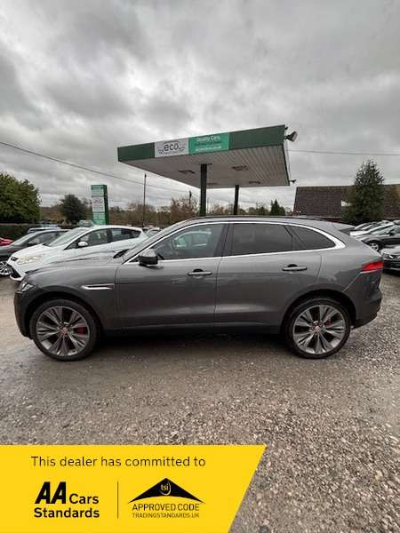 A 2017 JAGUAR F-PACE PRESTIGE AWD-Parking Camera-Sat Navigation-Heated Seats-Low Mileage-Automatic-Panoramic Roof!! A 2017 JAGUAR F-PACE PRESTIGE AWD-Parking Camera-Sat Navigation-Heated Seats-Low Mileage-Automatic-Panoramic Roof!!