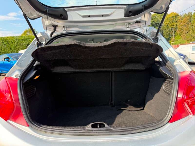 2013 PEUGEOT 208 2013 PEUGEOT 208