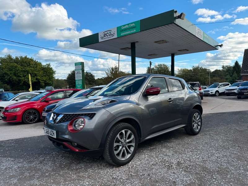 A 2015 NISSAN JUKE AUTOMATIC TEKNA XTRONIC Sat nav Heated seats Parking camera A 2015 NISSAN JUKE AUTOMATIC TEKNA XTRONIC Sat nav Heated seats Parking camera