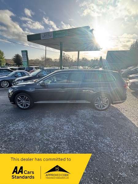 A 2017 VOLKSWAGEN PASSAT GTE DSG-ELECTRIC HYBRID-SAT NAVIGATION-HEATED SEATS-GREAT SERVICE HISTORY A 2017 VOLKSWAGEN PASSAT GTE DSG-ELECTRIC HYBRID-SAT NAVIGATION-HEATED SEATS-GREAT SERVICE HISTORY