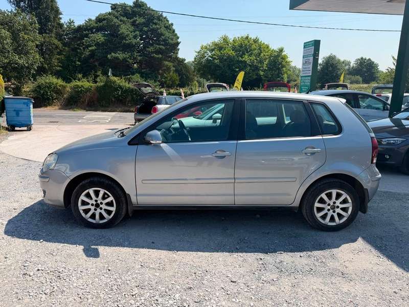 A 2006 VOLKSWAGEN POLO SE (75BHP), ELECTRIC WINDOWS, ALLOY WHEELS, ALMOST BRAND NEW INSIDE A 2006 VOLKSWAGEN POLO SE (75BHP), ELECTRIC WINDOWS, ALLOY WHEELS, ALMOST BRAND NEW INSIDE