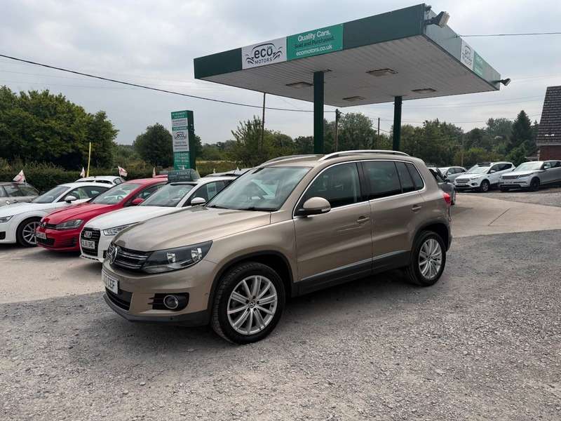A 2012 VOLKSWAGEN TIGUAN SPORT TDI BLUEMOTION TECHNOLOGY 4MOTION A 2012 VOLKSWAGEN TIGUAN SPORT TDI BLUEMOTION TECHNOLOGY 4MOTION