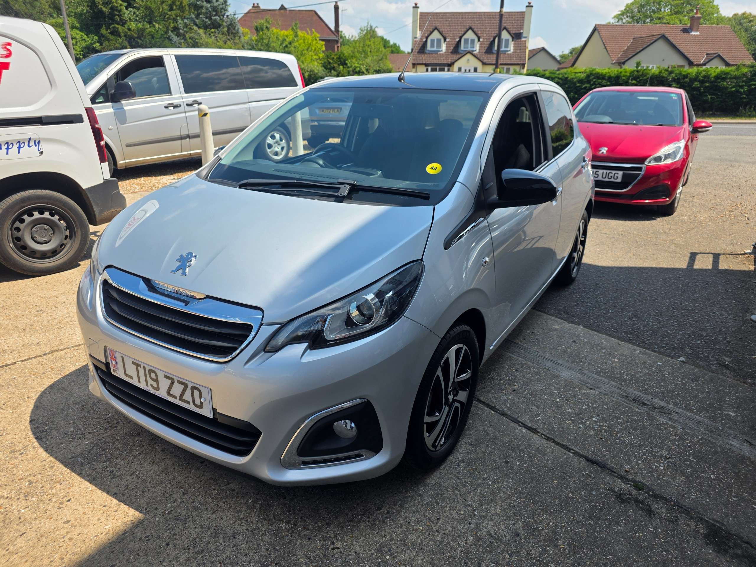 A 2019 PEUGEOT 108 1.0 Allure Hatchback 5dr Petrol 2 Tronic Euro 6 (72 ps) A 2019 PEUGEOT 108 1.0 Allure Hatchback 5dr Petrol 2 Tronic Euro 6 (72 ps)