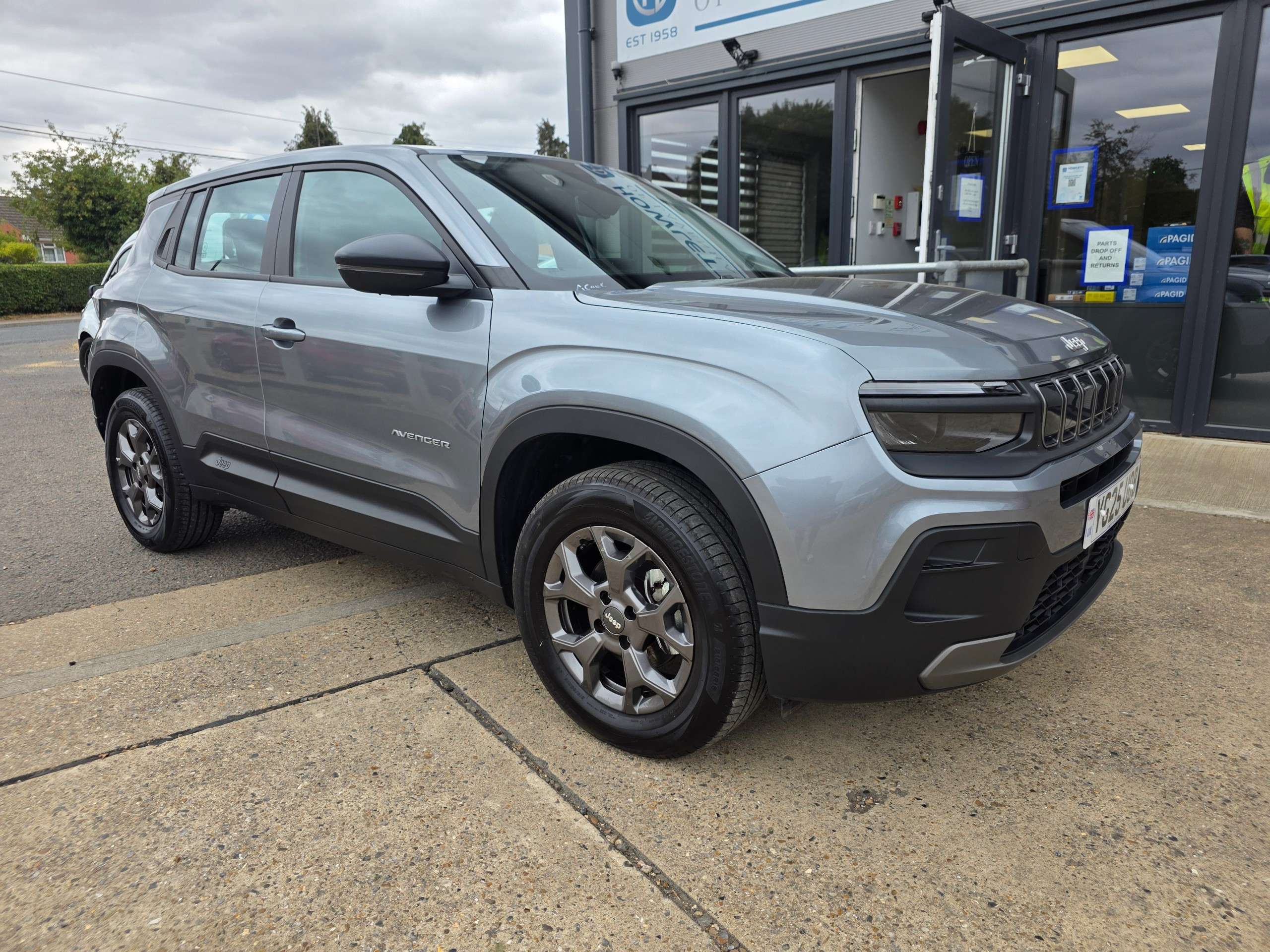 A 2025 JEEP AVENGER 1.2 Longitude SUV 5dr Petrol Manual Euro 6 (s/s) (100 ps) A 2025 JEEP AVENGER 1.2 Longitude SUV 5dr Petrol Manual Euro 6 (s/s) (100 ps)
