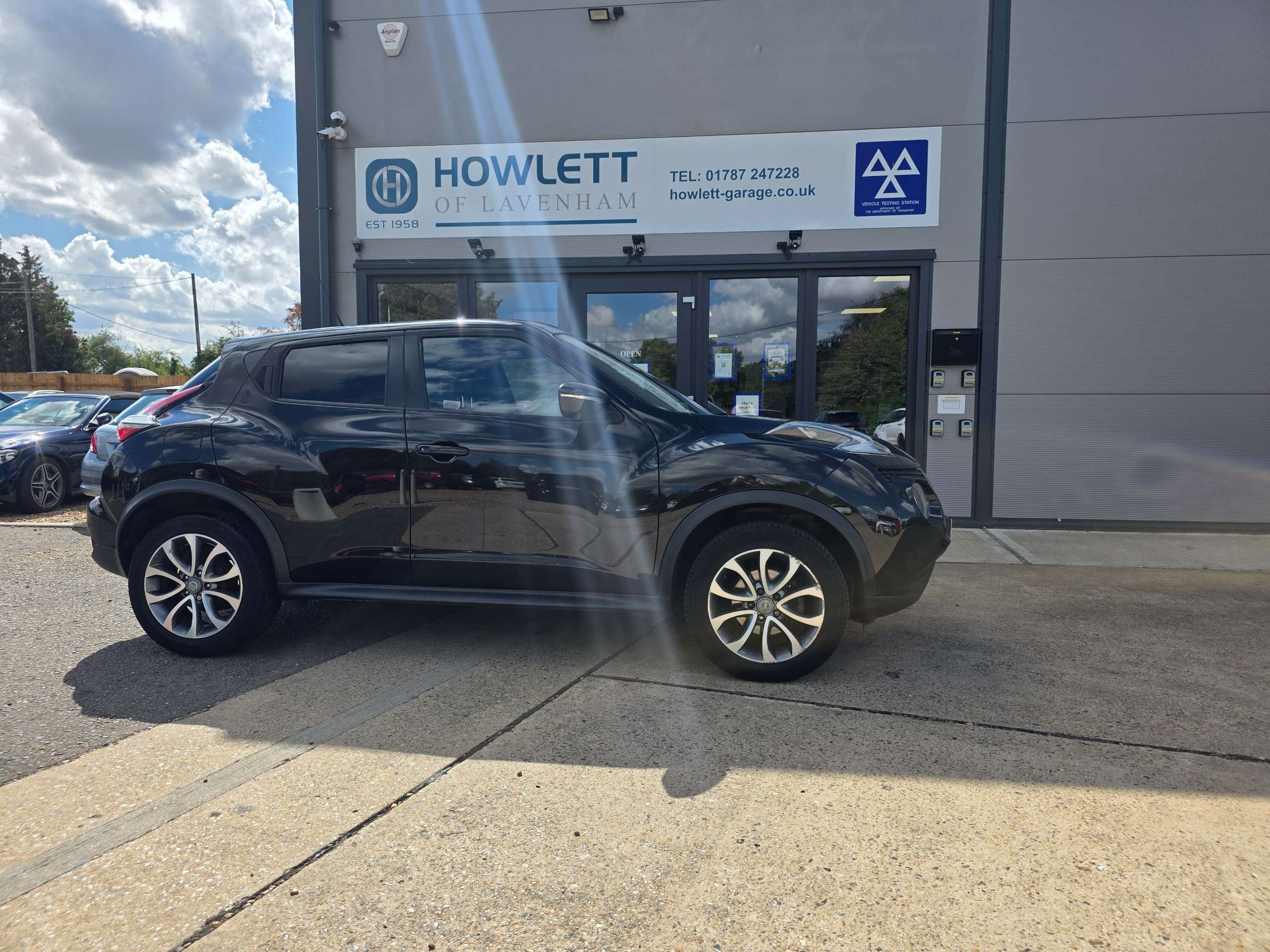 A 2016 NISSAN JUKE 1.6 Tekna SUV 5dr Petrol XTRON Euro 6 (117 ps) A 2016 NISSAN JUKE 1.6 Tekna SUV 5dr Petrol XTRON Euro 6 (117 ps)
