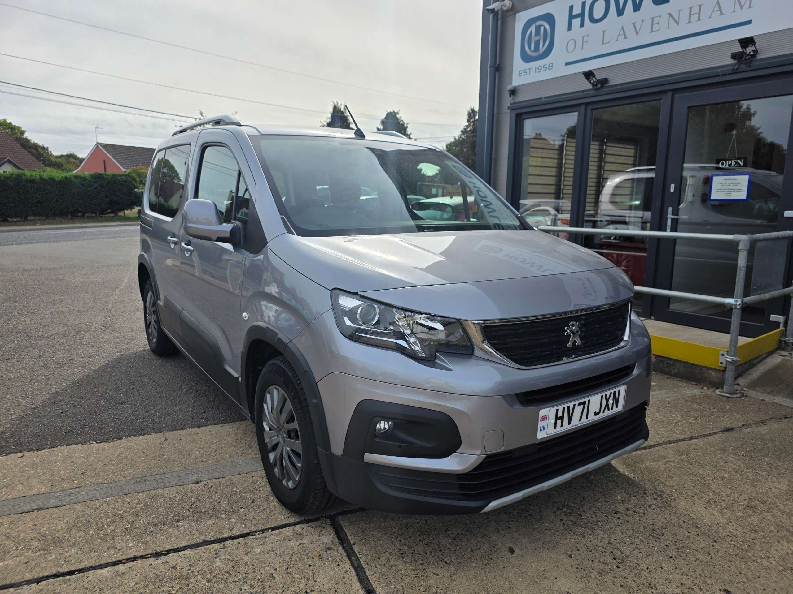 A 2021 PEUGEOT RIFTER 1.5 BlueHDi Allure Standard MPV 5dr Diesel Manual Euro 6 (s/s) (100 ps) A 2021 PEUGEOT RIFTER 1.5 BlueHDi Allure Standard MPV 5dr Diesel Manual Euro 6 (s/s) (100 ps)