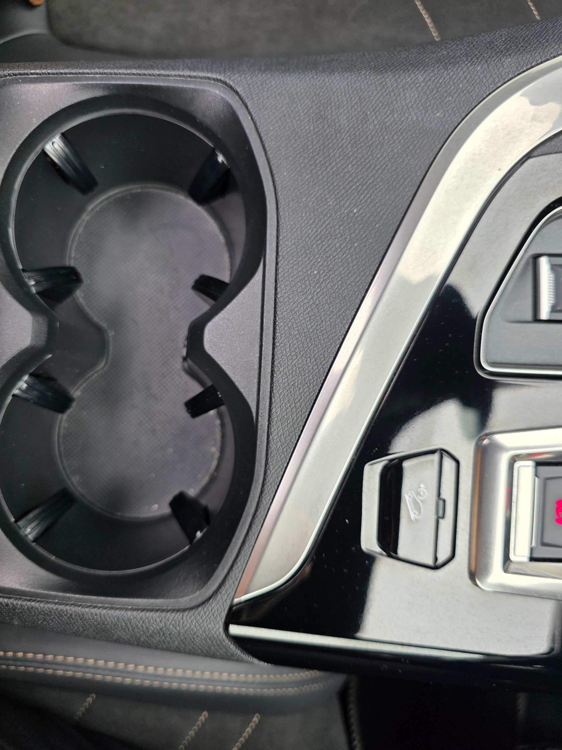 2023 PEUGEOT 3008 2023 PEUGEOT 3008