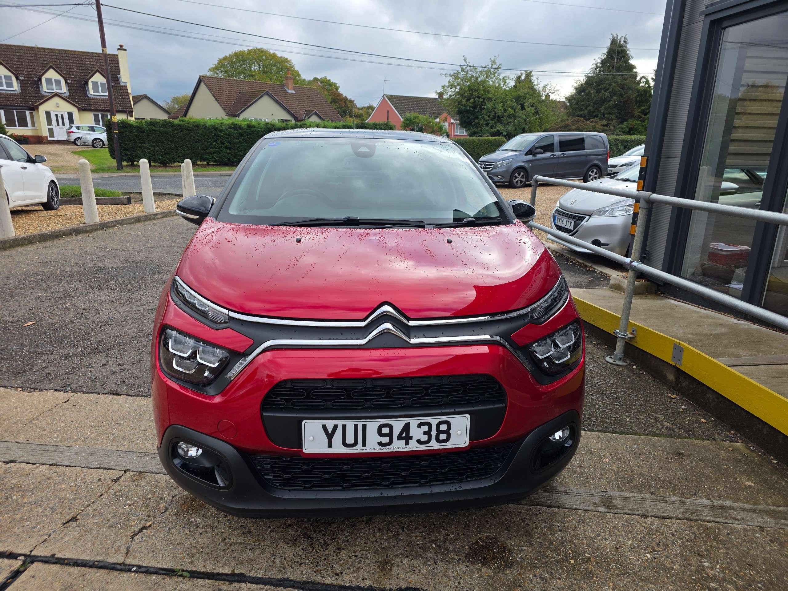 A 2023 CITROEN C3 1.2 PureTech Shine Plus Hatchback 5dr Petrol EAT6 Euro 6 (s/s) (110 ps) A 2023 CITROEN C3 1.2 PureTech Shine Plus Hatchback 5dr Petrol EAT6 Euro 6 (s/s) (110 ps)