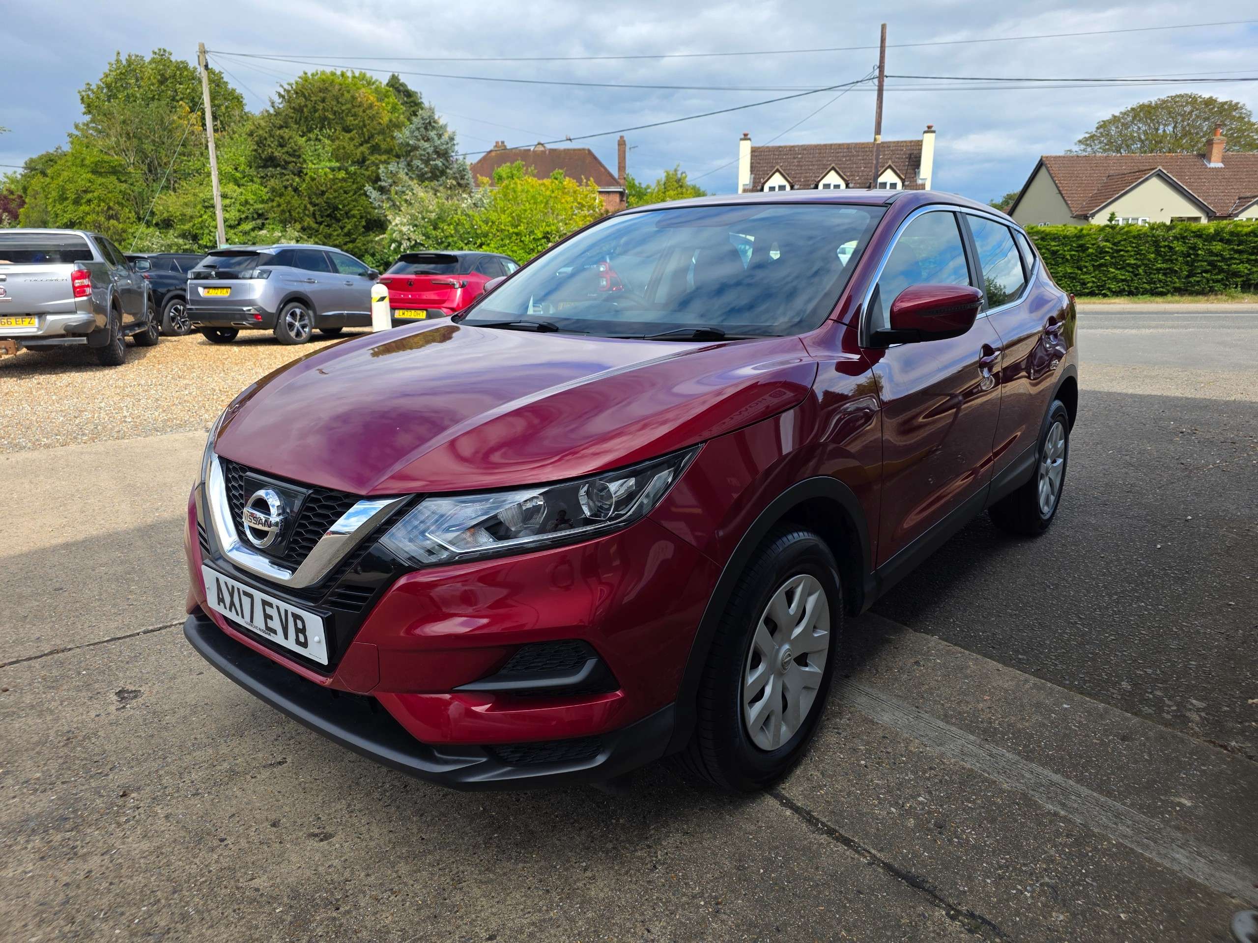 A 2017 NISSAN QASHQAI 1.2 DIG-T Visia SUV 5dr Petrol Manual Euro 6 (s/s) (115 ps) A 2017 NISSAN QASHQAI 1.2 DIG-T Visia SUV 5dr Petrol Manual Euro 6 (s/s) (115 ps)