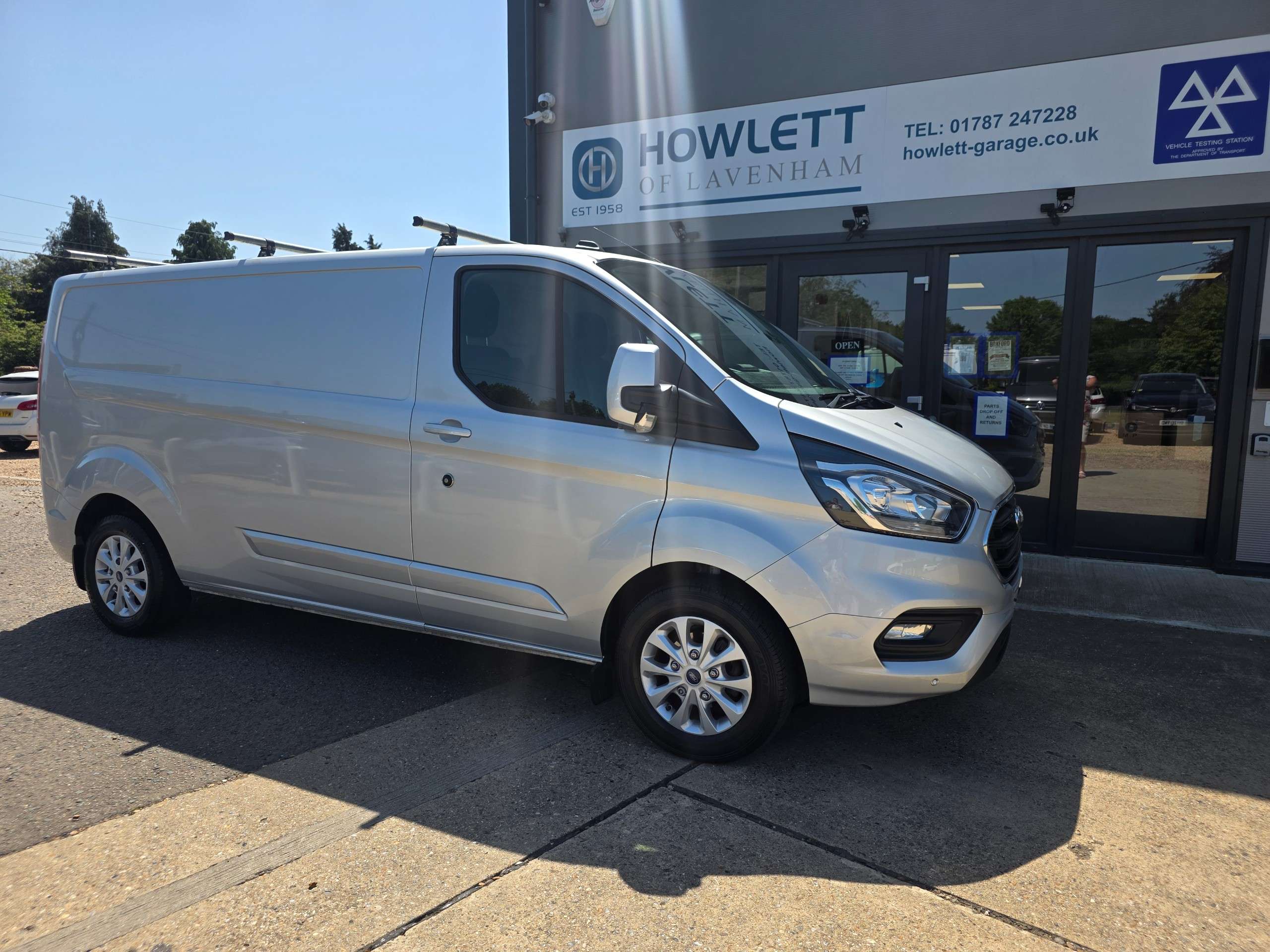 A 2020 FORD TRANSIT CUSTOM 2.0 300 EcoBlue Limited Panel Van 5dr Diesel Manual L2 H1 Euro 6 (s/s) (130 ps) A 2020 FORD TRANSIT CUSTOM 2.0 300 EcoBlue Limited Panel Van 5dr Diesel Manual L2 H1 Euro 6 (s/s) (130 ps)