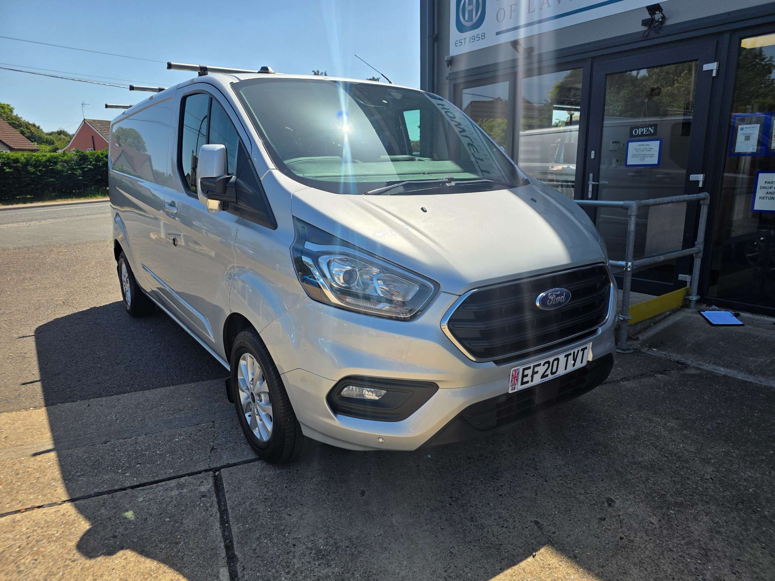 A 2020 FORD TRANSIT CUSTOM 2.0 300 EcoBlue Limited Panel Van 5dr Diesel Manual L2 H1 Euro 6 (s/s) (130 ps) A 2020 FORD TRANSIT CUSTOM 2.0 300 EcoBlue Limited Panel Van 5dr Diesel Manual L2 H1 Euro 6 (s/s) (130 ps)