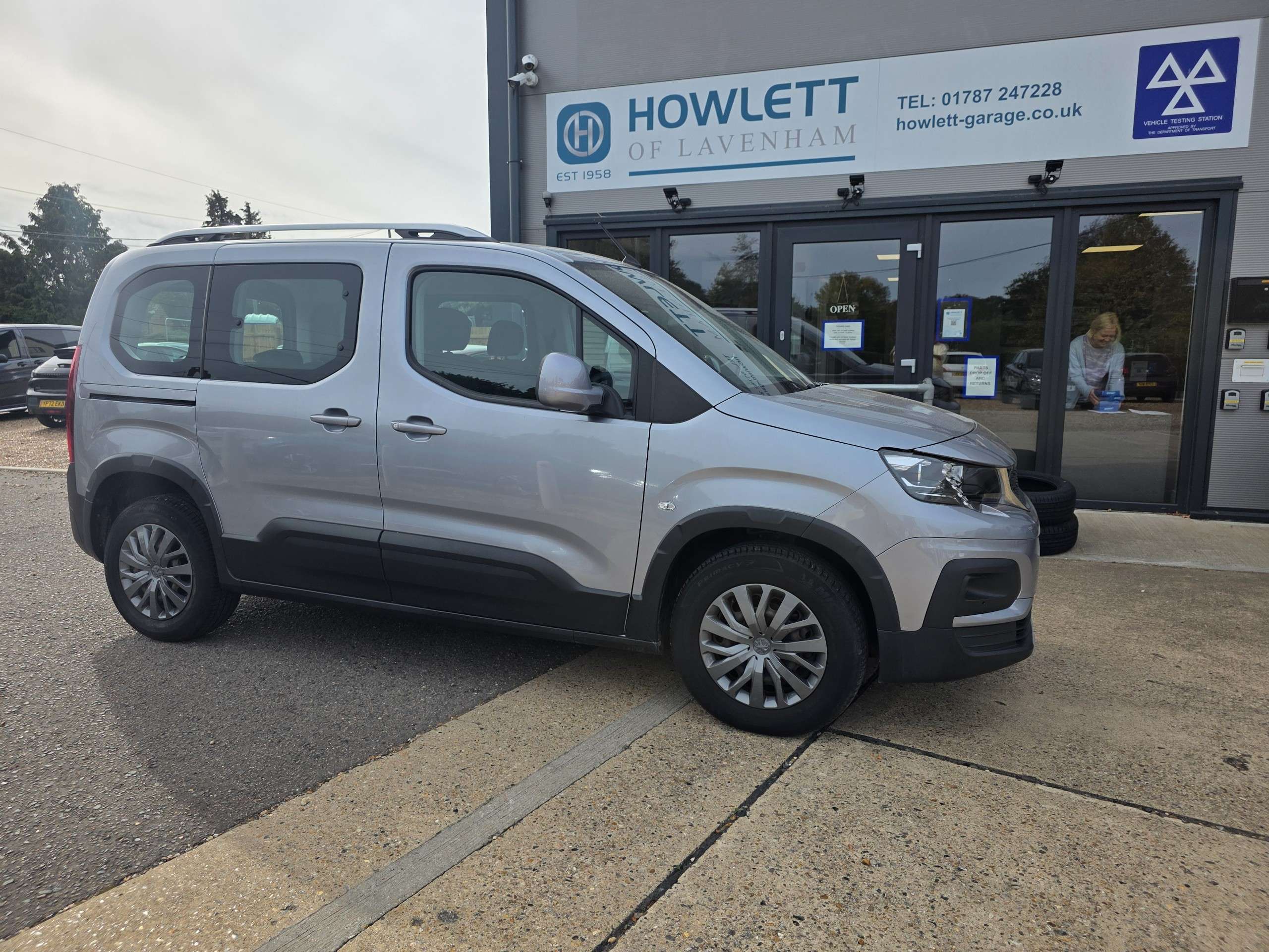 A 2021 PEUGEOT RIFTER 1.5 BlueHDi Allure Standard MPV 5dr Diesel Manual Euro 6 (s/s) (100 ps) A 2021 PEUGEOT RIFTER 1.5 BlueHDi Allure Standard MPV 5dr Diesel Manual Euro 6 (s/s) (100 ps)