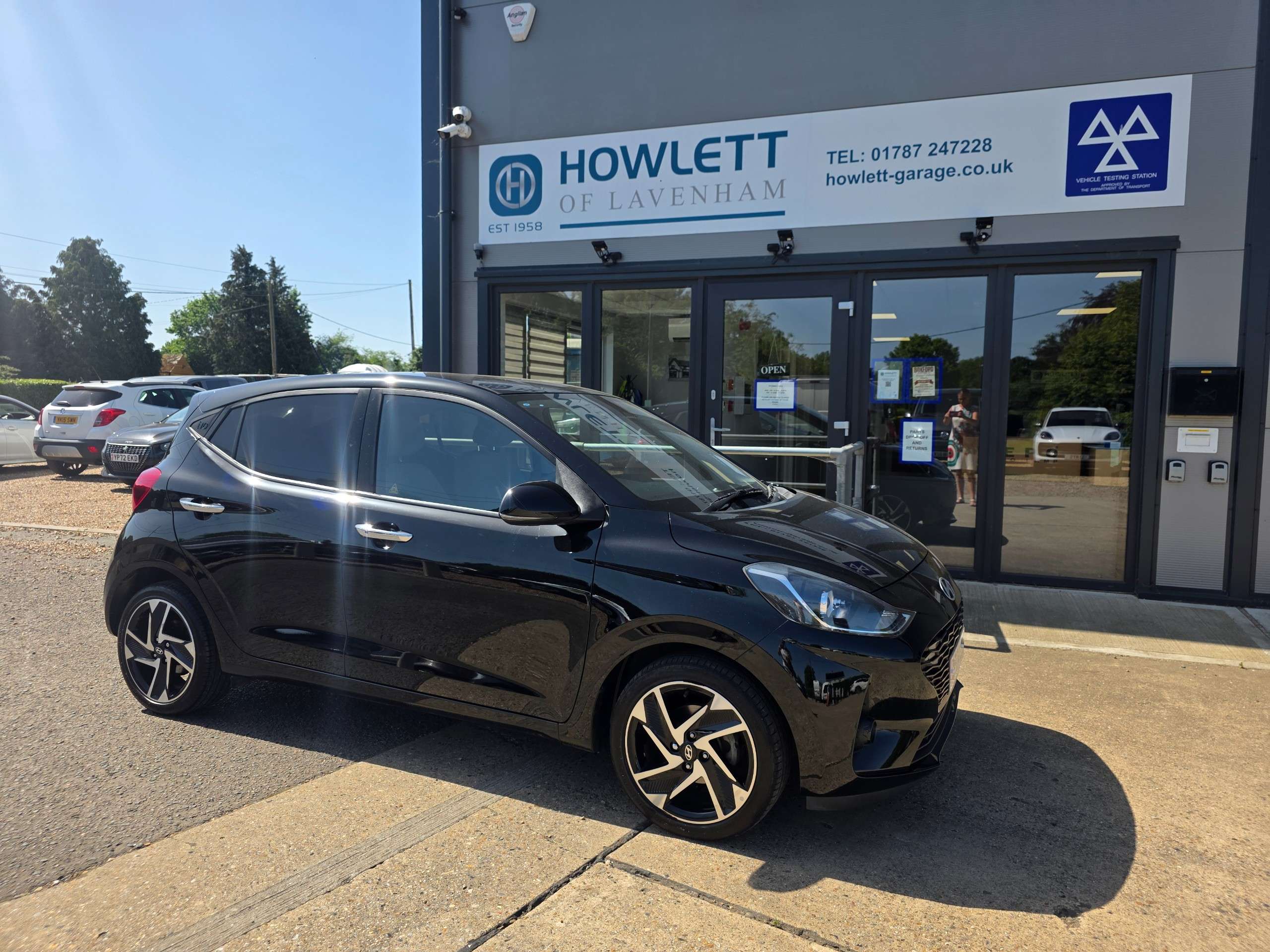 A 2024 HYUNDAI I10 1.0 Premium Hatchback 5dr Petrol Auto Euro 6 (s/s) (67 ps) A 2024 HYUNDAI I10 1.0 Premium Hatchback 5dr Petrol Auto Euro 6 (s/s) (67 ps)
