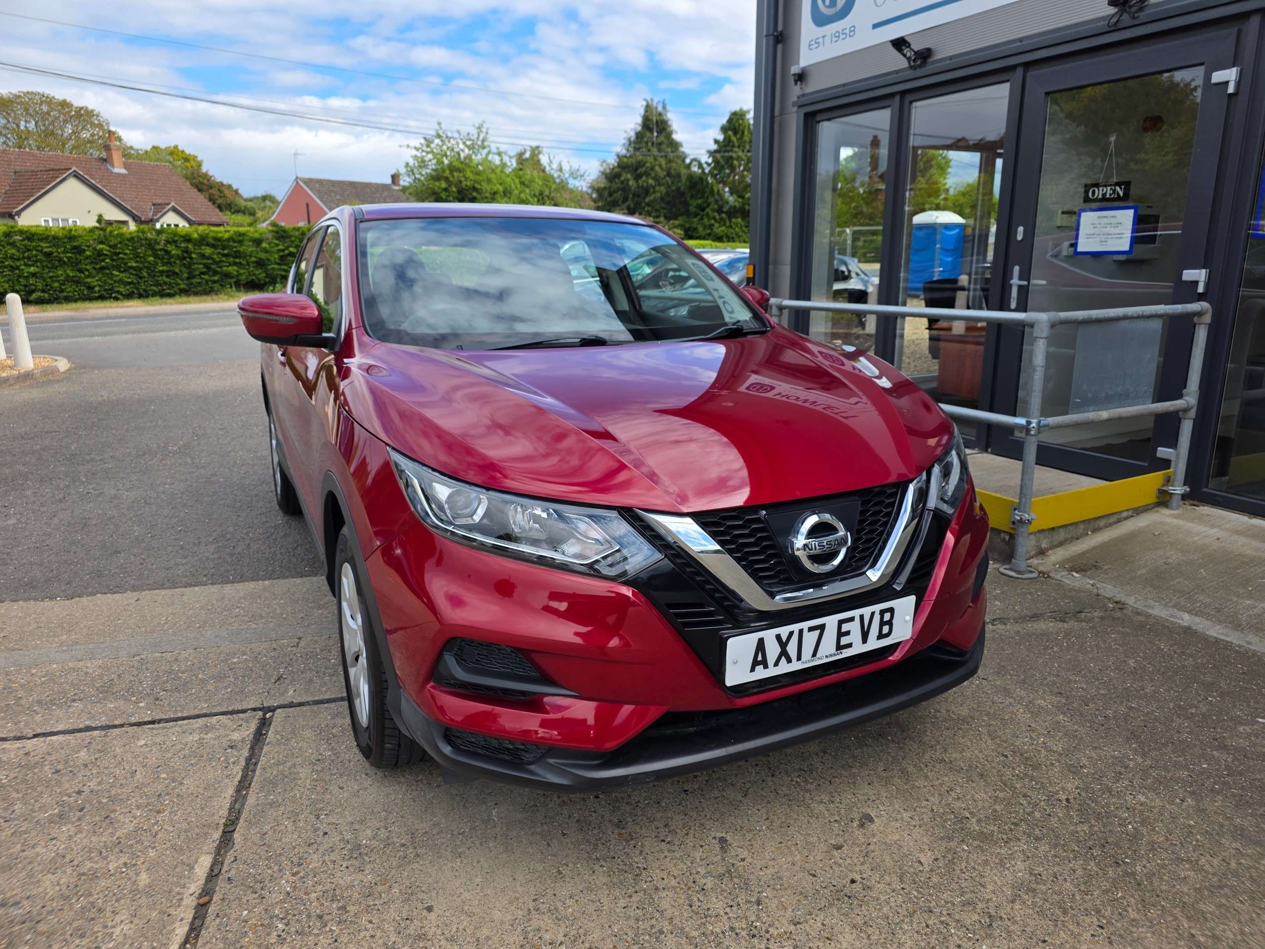 A 2017 NISSAN QASHQAI 1.2 DIG-T Visia SUV 5dr Petrol Manual Euro 6 (s/s) (115 ps) A 2017 NISSAN QASHQAI 1.2 DIG-T Visia SUV 5dr Petrol Manual Euro 6 (s/s) (115 ps)