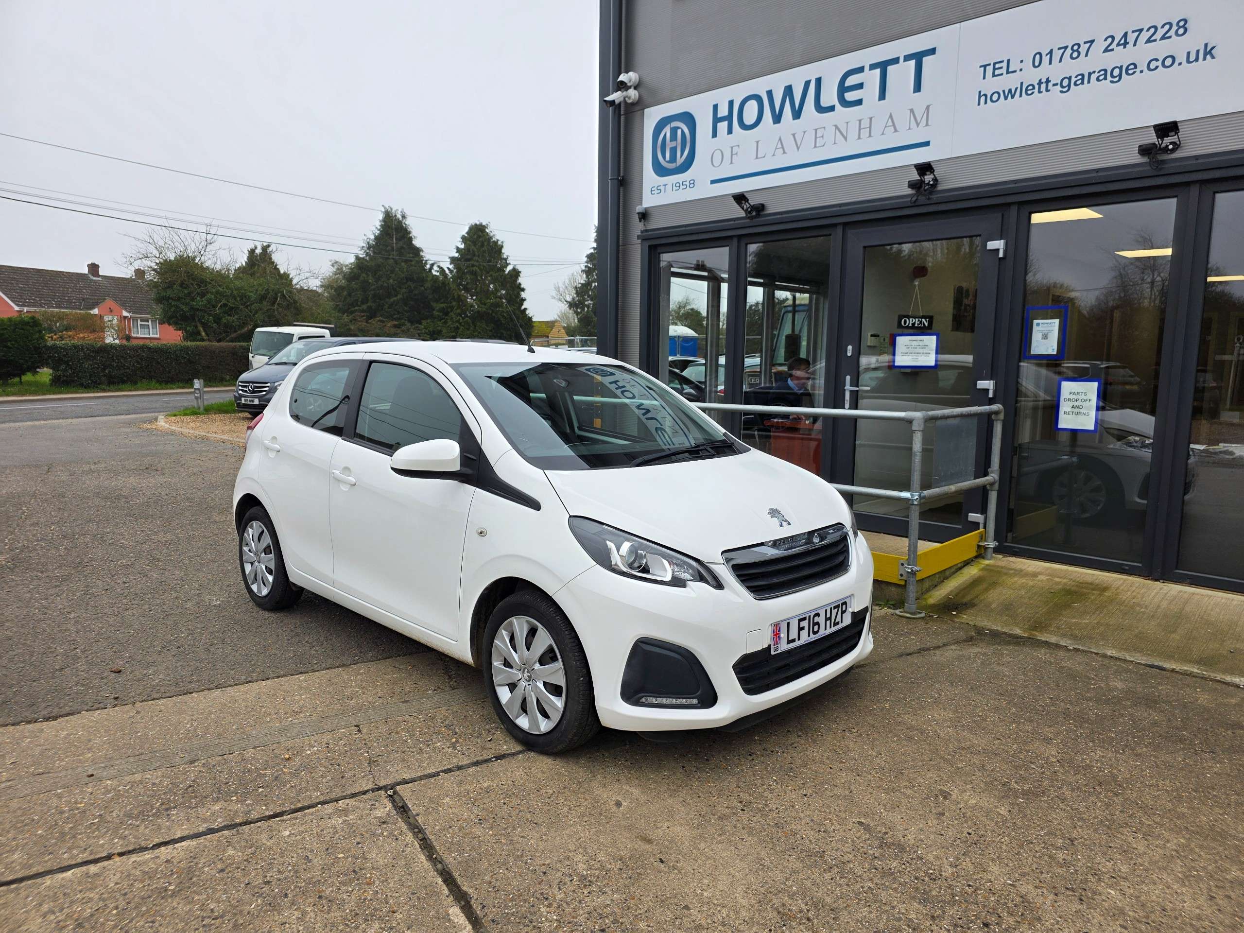 A 2016 PEUGEOT 108 1.0 Active Hatchback 5dr Petrol 2 Tronic Euro 6 (68 ps) A 2016 PEUGEOT 108 1.0 Active Hatchback 5dr Petrol 2 Tronic Euro 6 (68 ps)