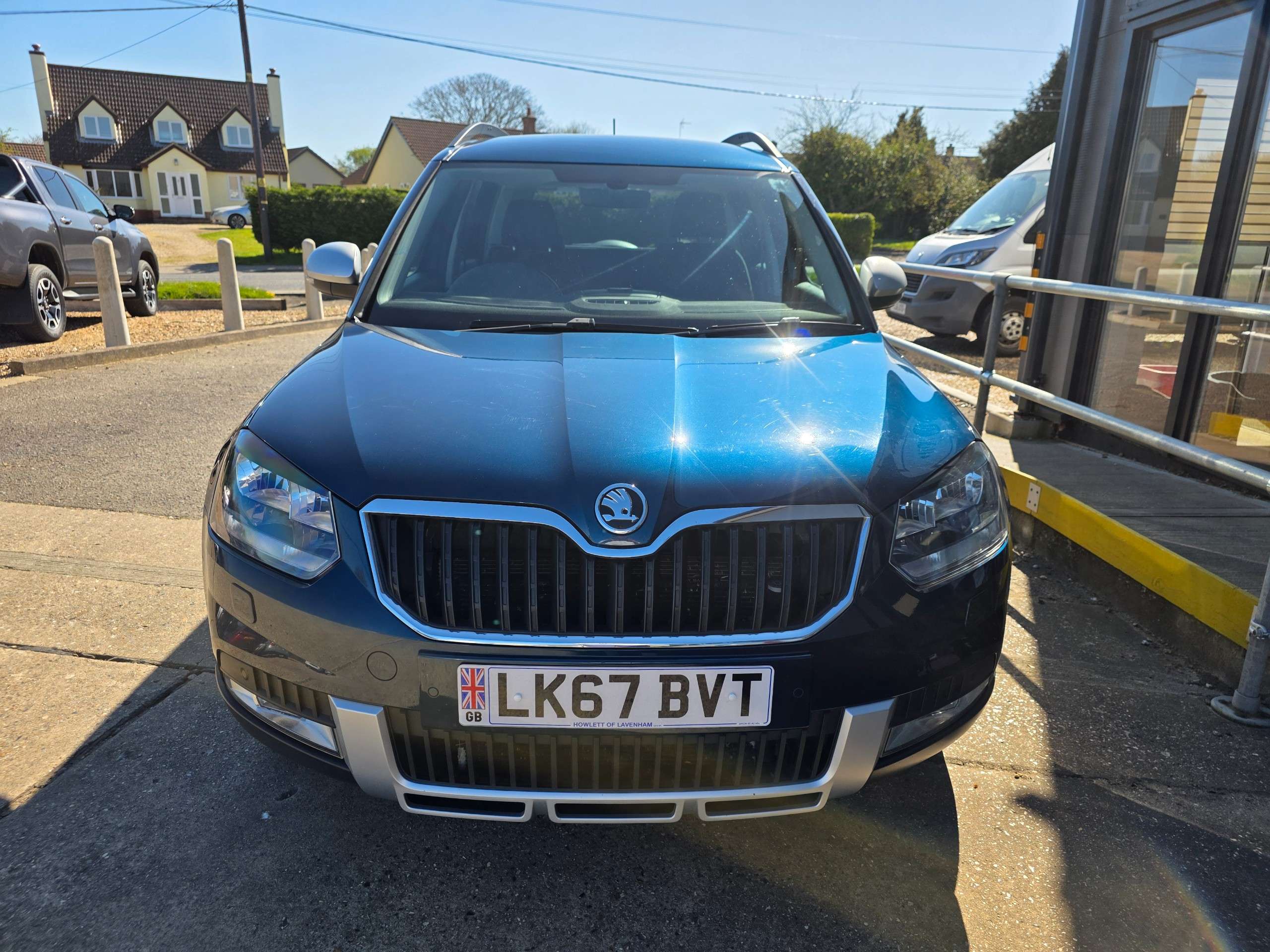 A 2017 SKODA YETI 1.2 TSI SE Drive Outdoor 5dr Petrol DSG Euro 6 (s/s) (110 ps) A 2017 SKODA YETI 1.2 TSI SE Drive Outdoor 5dr Petrol DSG Euro 6 (s/s) (110 ps)