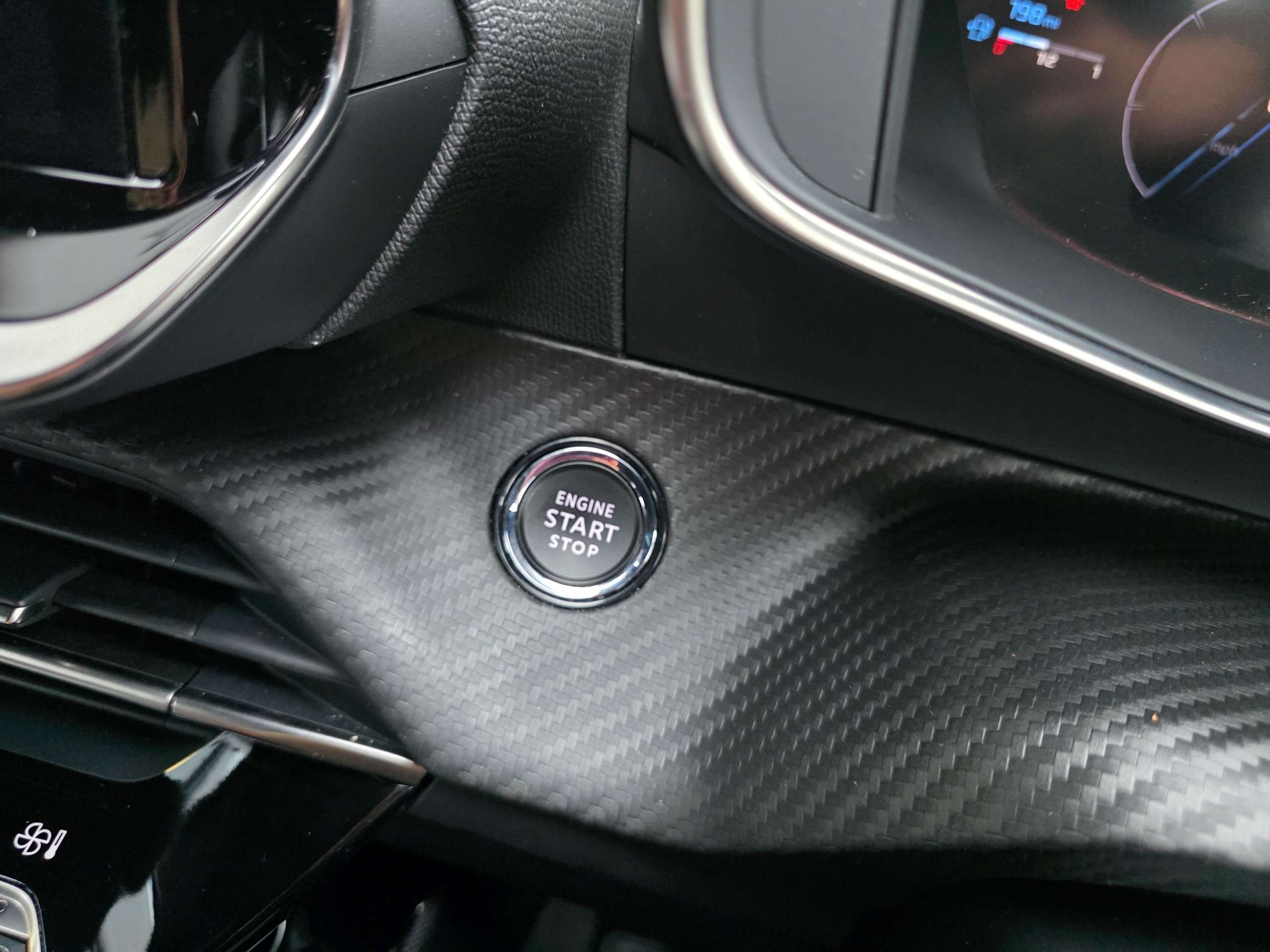 2023 PEUGEOT 2008 2023 PEUGEOT 2008