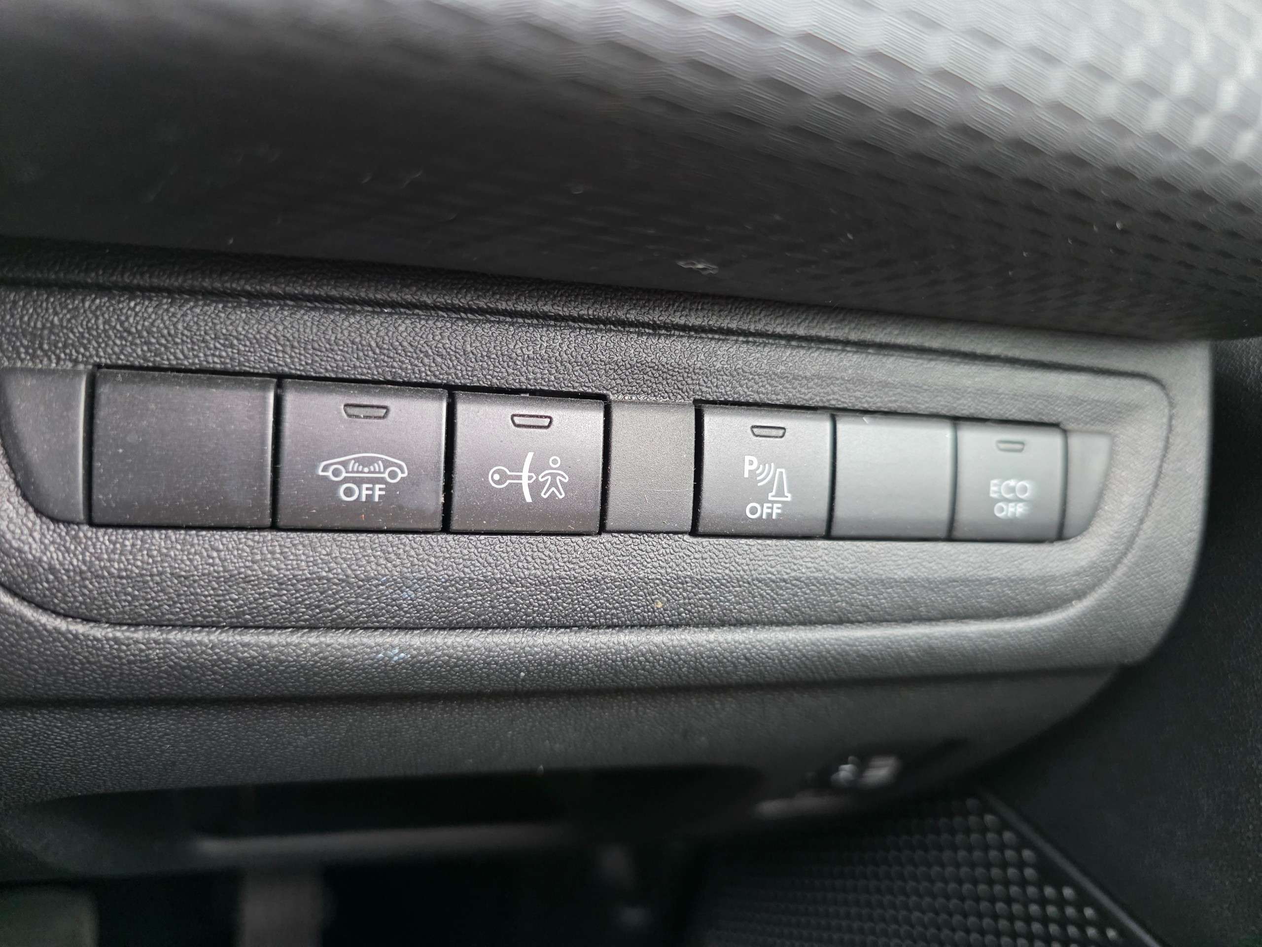 2018 PEUGEOT 2008 2018 PEUGEOT 2008