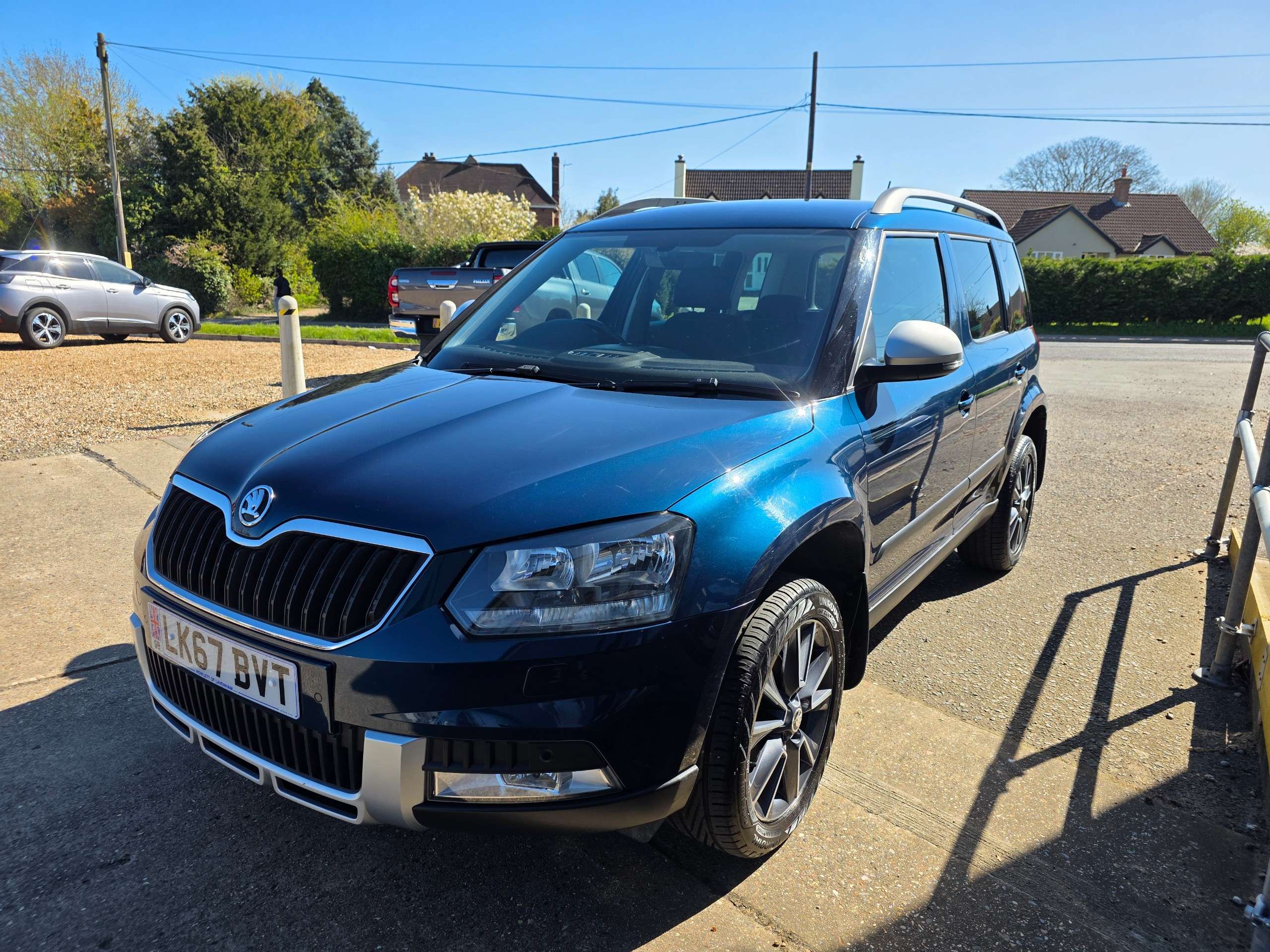 A 2017 SKODA YETI 1.2 TSI SE Drive Outdoor 5dr Petrol DSG Euro 6 (s/s) (110 ps) A 2017 SKODA YETI 1.2 TSI SE Drive Outdoor 5dr Petrol DSG Euro 6 (s/s) (110 ps)