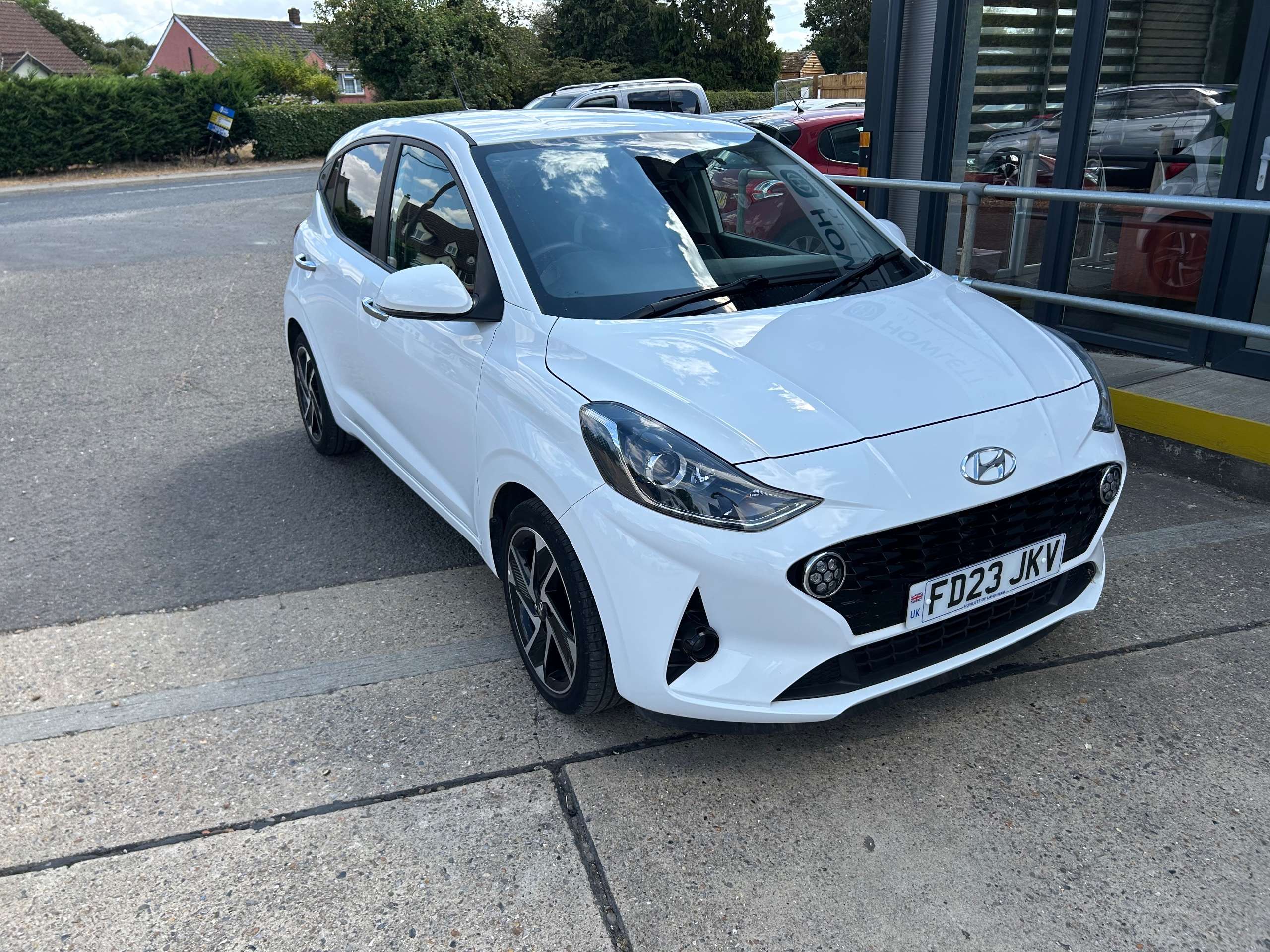 A 2023 HYUNDAI I10 1.0 Premium Hatchback 5dr Petrol Auto Euro 6 (s/s) (67 ps) A 2023 HYUNDAI I10 1.0 Premium Hatchback 5dr Petrol Auto Euro 6 (s/s) (67 ps)