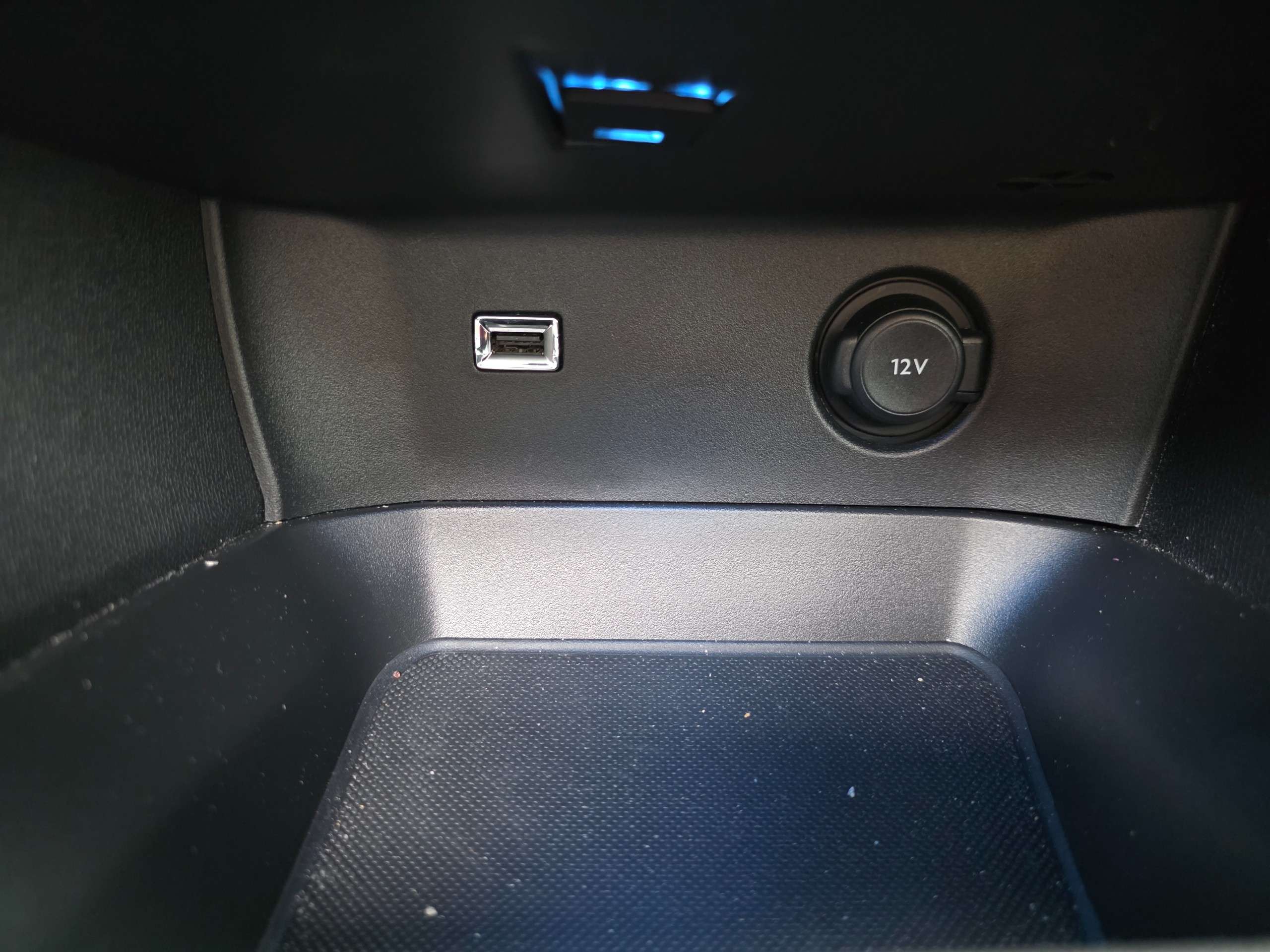 2023 PEUGEOT 3008 2023 PEUGEOT 3008