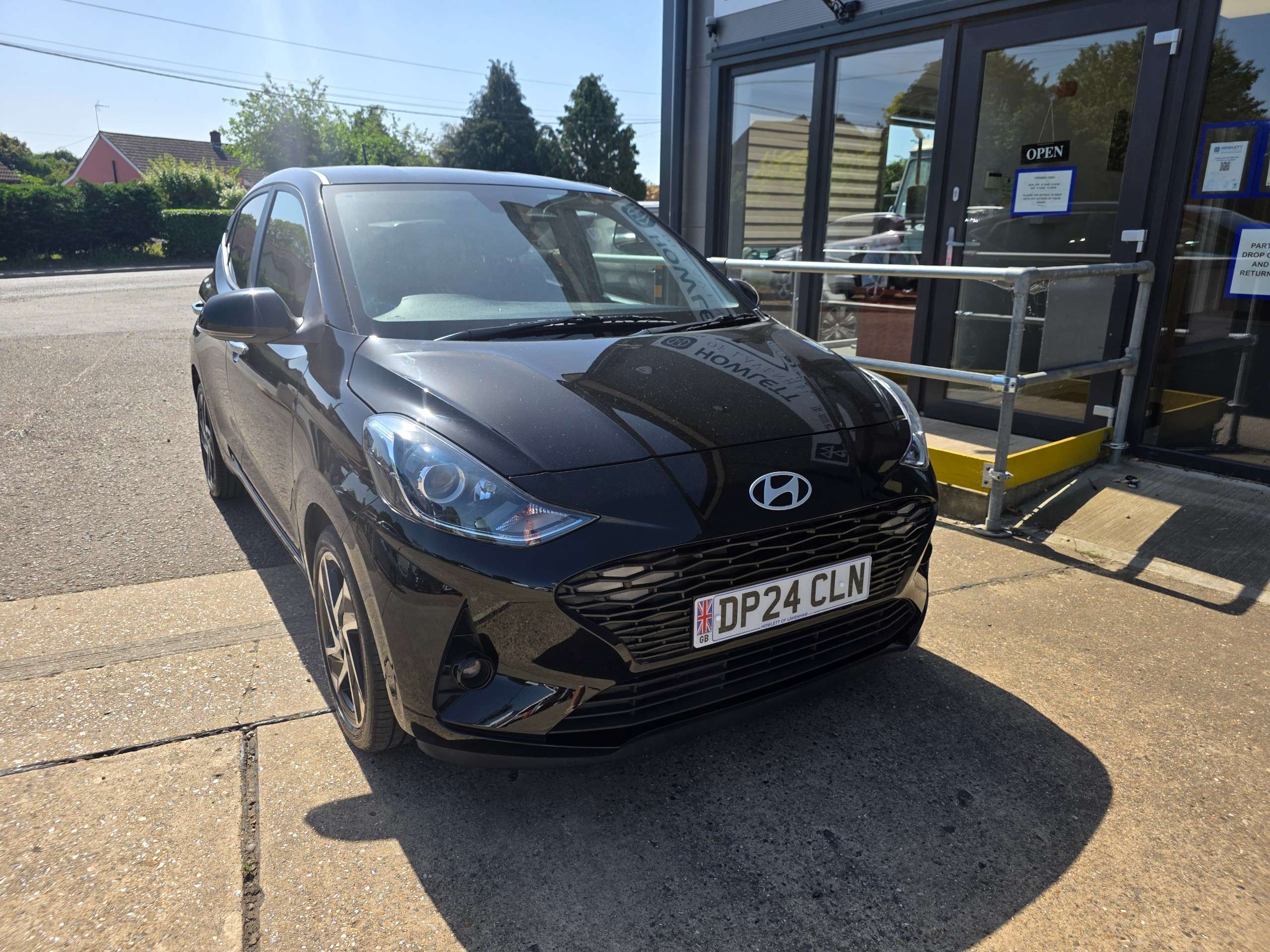 A 2024 HYUNDAI I10 1.0 Premium Hatchback 5dr Petrol Auto Euro 6 (s/s) (67 ps) A 2024 HYUNDAI I10 1.0 Premium Hatchback 5dr Petrol Auto Euro 6 (s/s) (67 ps)
