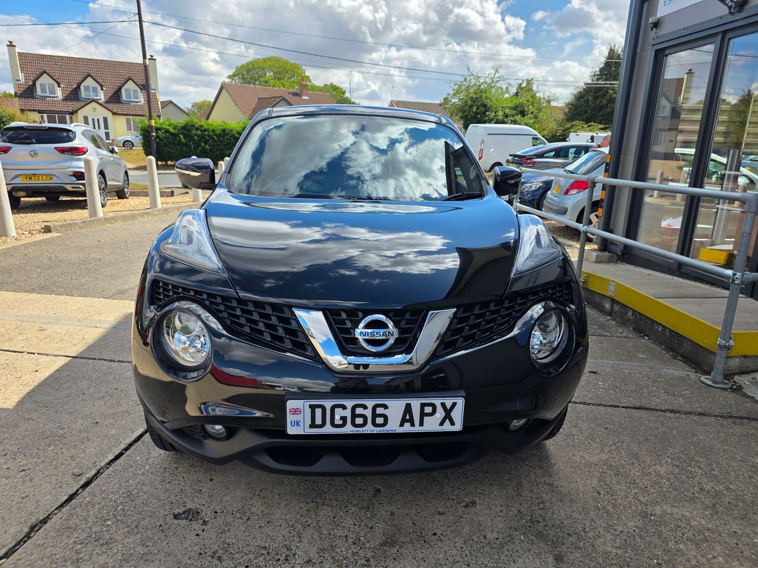 A 2016 NISSAN JUKE 1.6 Tekna SUV 5dr Petrol XTRON Euro 6 (117 ps) A 2016 NISSAN JUKE 1.6 Tekna SUV 5dr Petrol XTRON Euro 6 (117 ps)