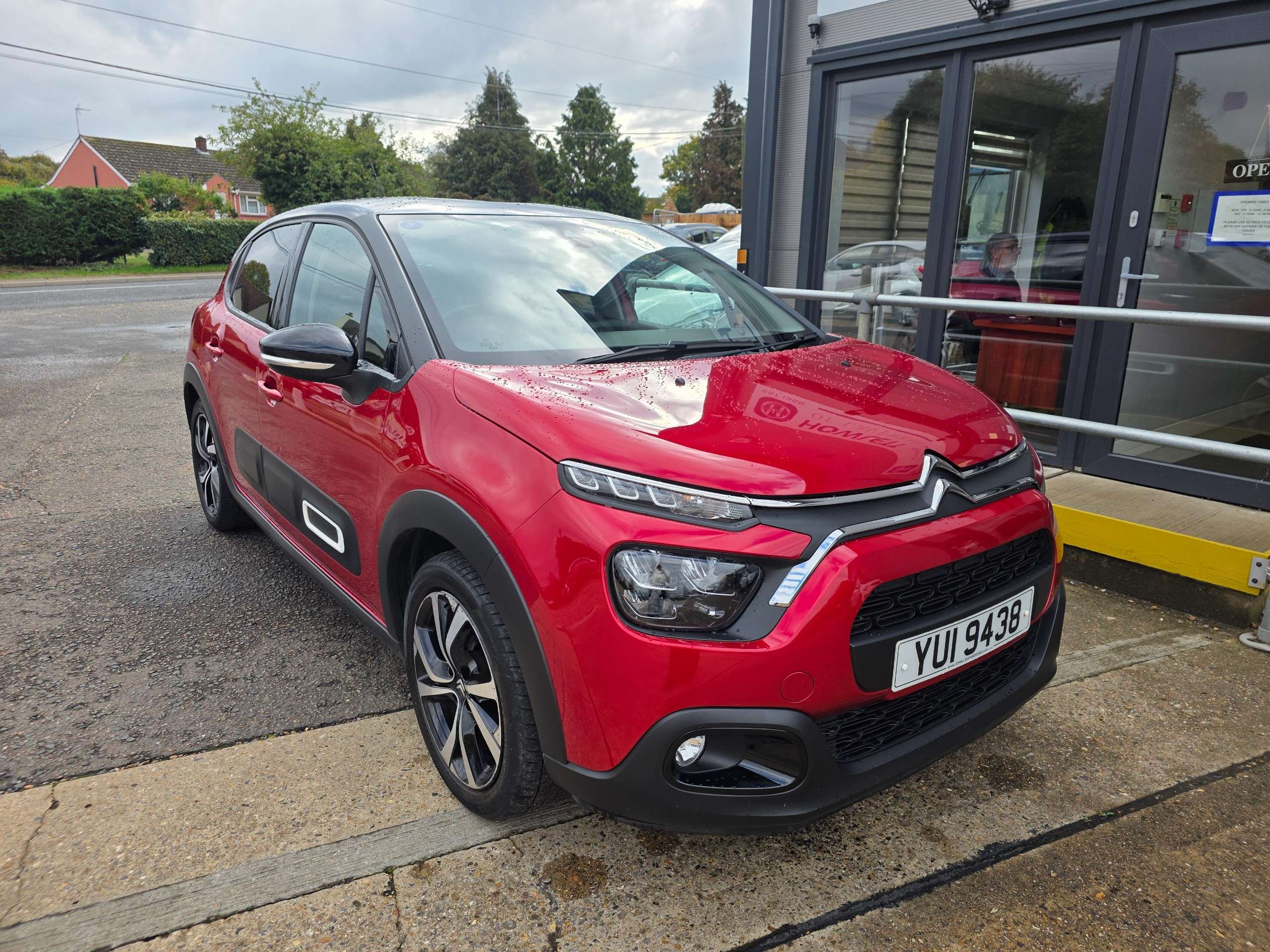 A 2023 CITROEN C3 1.2 PureTech Shine Plus Hatchback 5dr Petrol EAT6 Euro 6 (s/s) (110 ps) A 2023 CITROEN C3 1.2 PureTech Shine Plus Hatchback 5dr Petrol EAT6 Euro 6 (s/s) (110 ps)