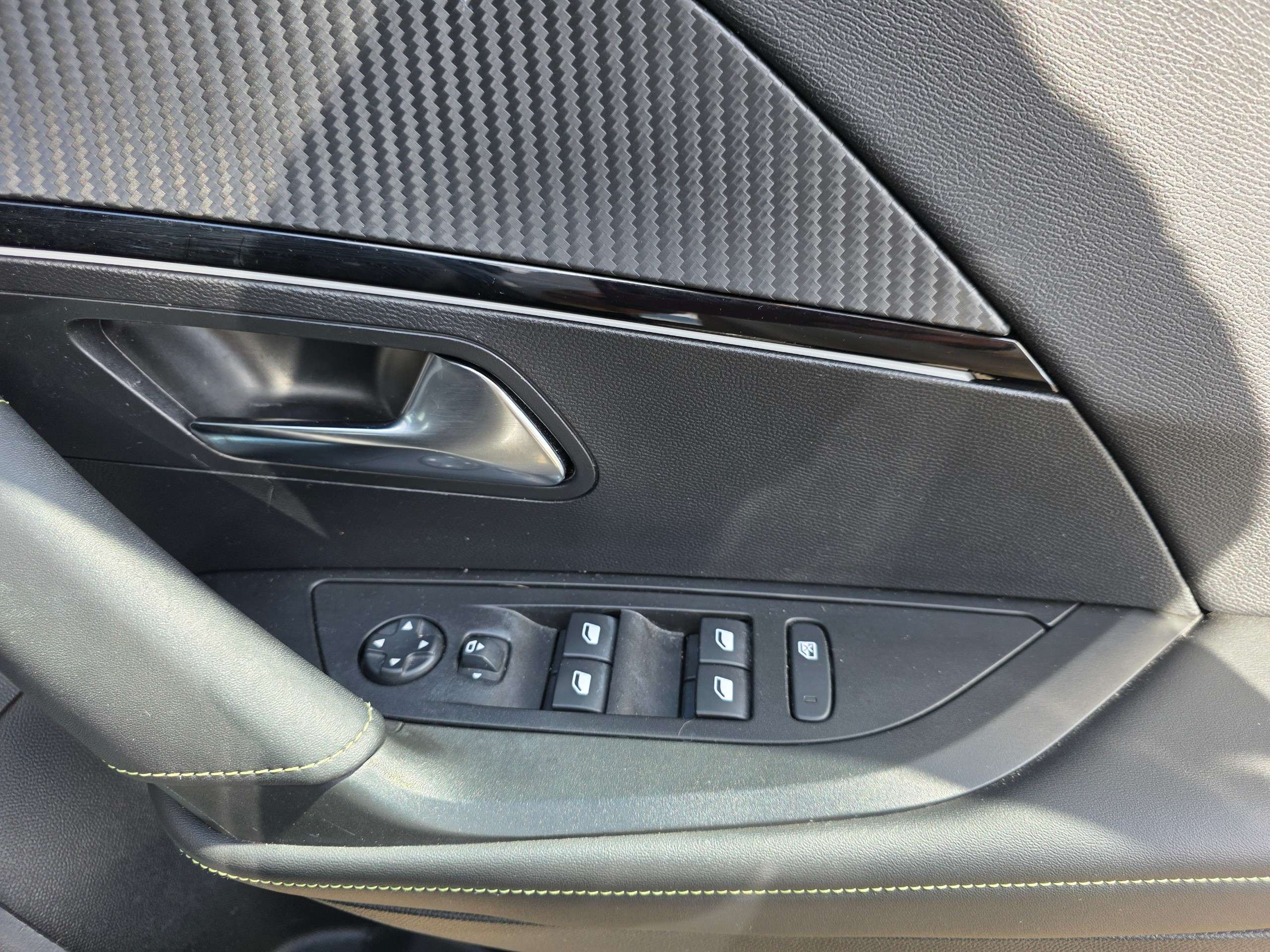 2023 PEUGEOT 2008 2023 PEUGEOT 2008