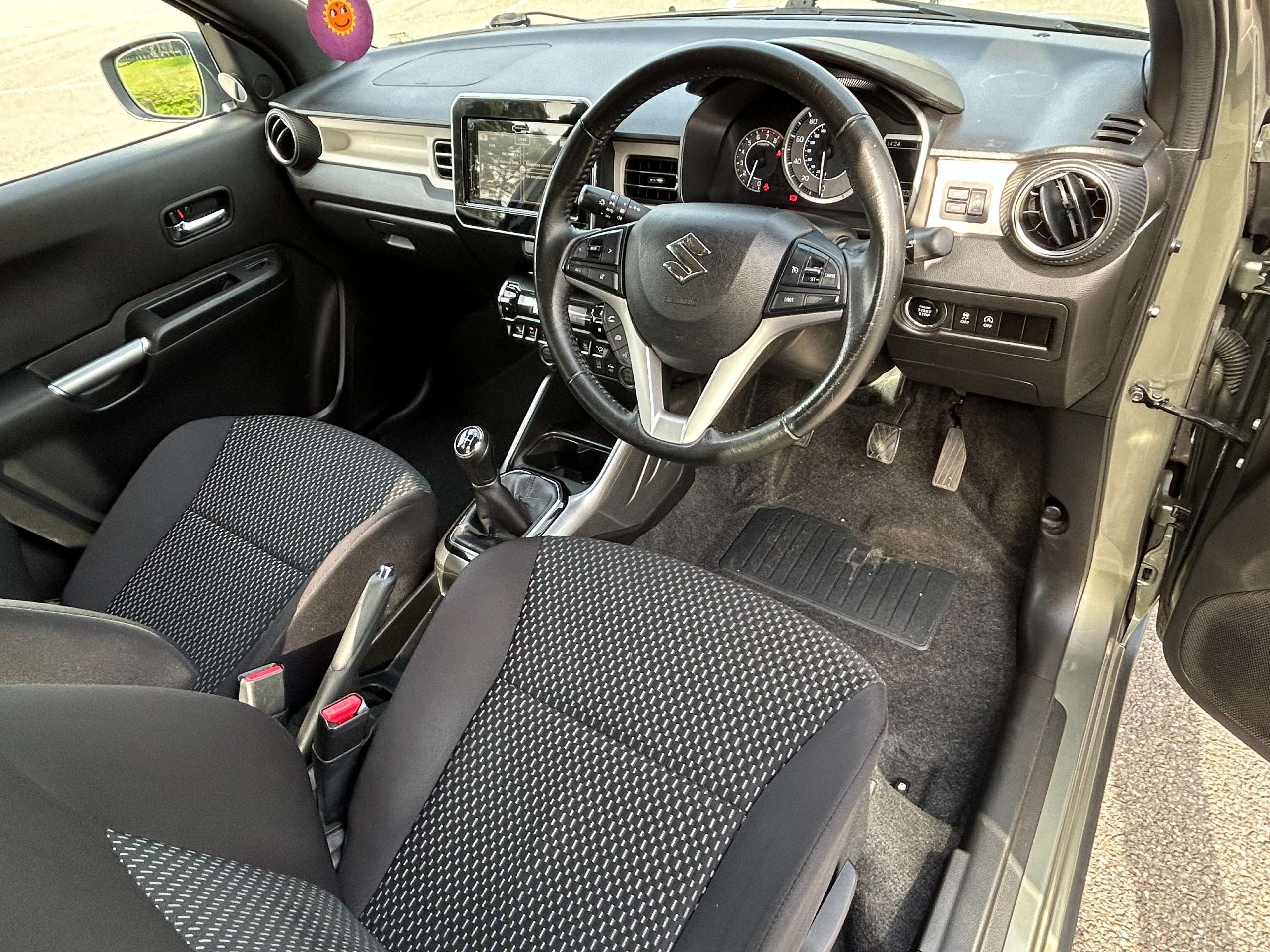 A 2022 SUZUKI IGNIS 1.2 Dualjet MHEV SZ5 Hatchback 5dr Petrol Hybrid Manual Euro 6 (s/s) (83 ps) A 2022 SUZUKI IGNIS 1.2 Dualjet MHEV SZ5 Hatchback 5dr Petrol Hybrid Manual Euro 6 (s/s) (83 ps)