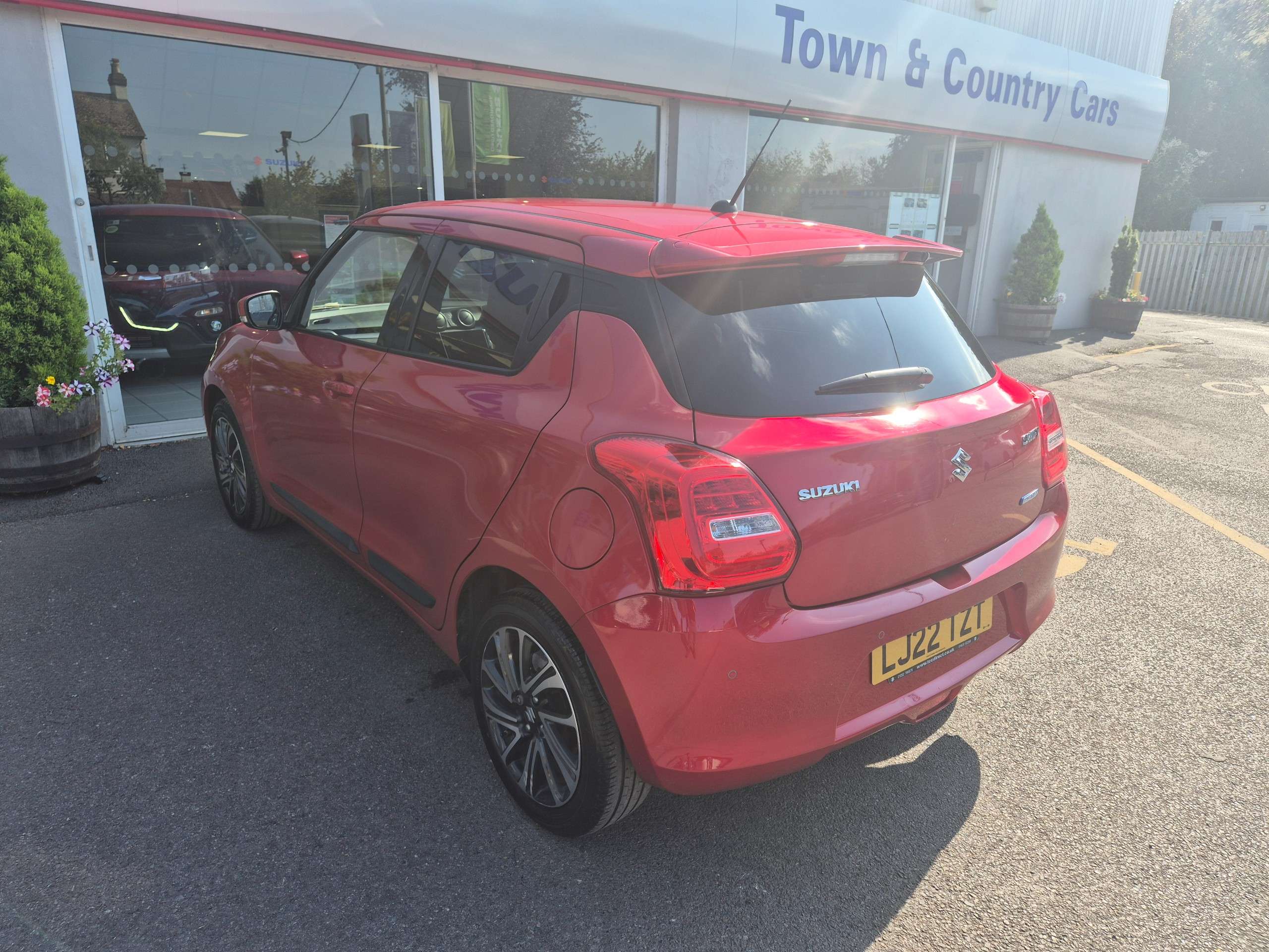 A 2022 SUZUKI SWIFT 1.2 Dualjet MHEV SZ5 Hatchback 5dr Petrol Hybrid CVT Euro 6 (s/s) (83 ps) A 2022 SUZUKI SWIFT 1.2 Dualjet MHEV SZ5 Hatchback 5dr Petrol Hybrid CVT Euro 6 (s/s) (83 ps)
