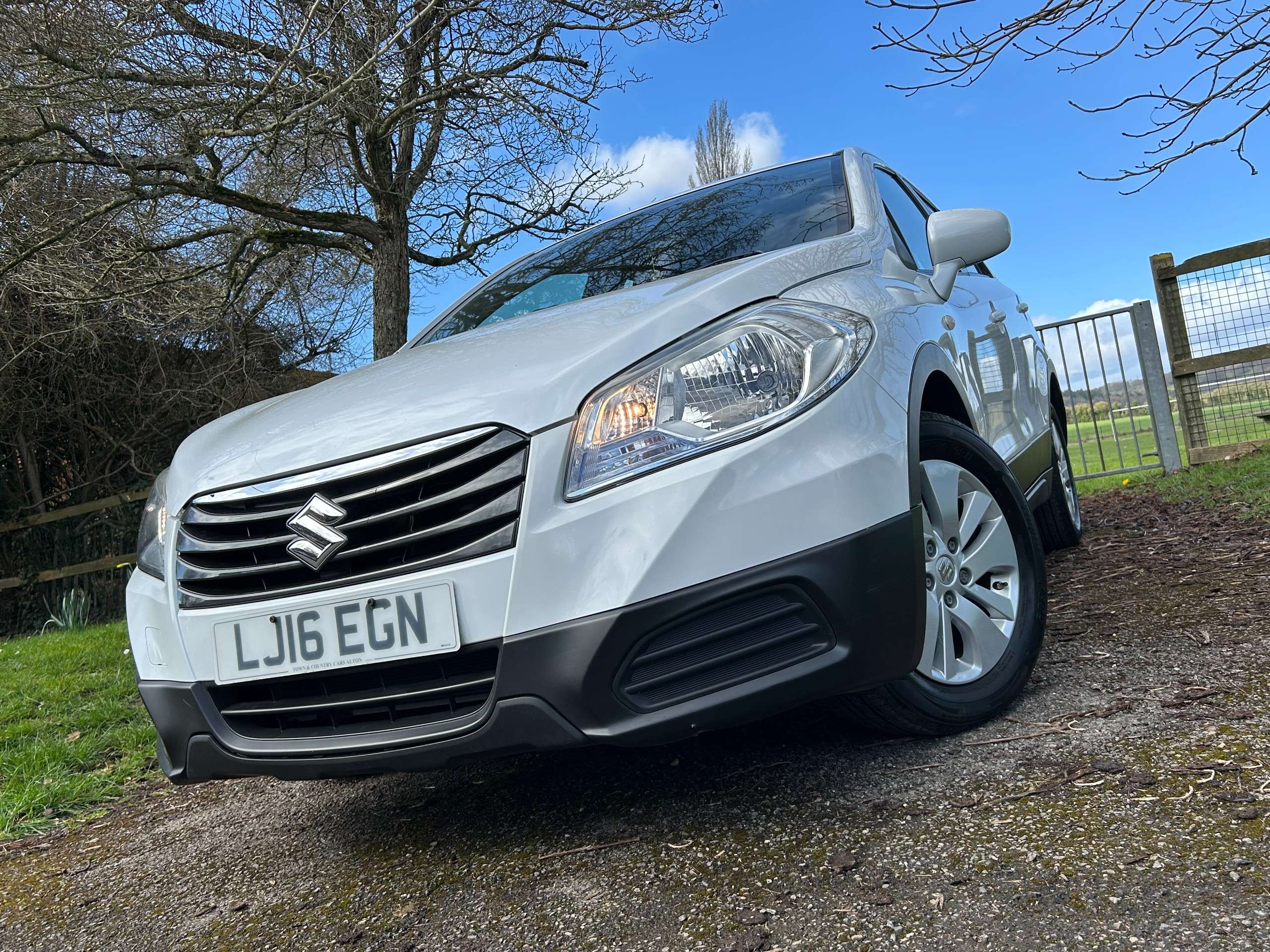 A 2016 SUZUKI SX4 1.6 SZ3 SUV 5dr Petrol Manual Euro 6 (120 ps) A 2016 SUZUKI SX4 1.6 SZ3 SUV 5dr Petrol Manual Euro 6 (120 ps)