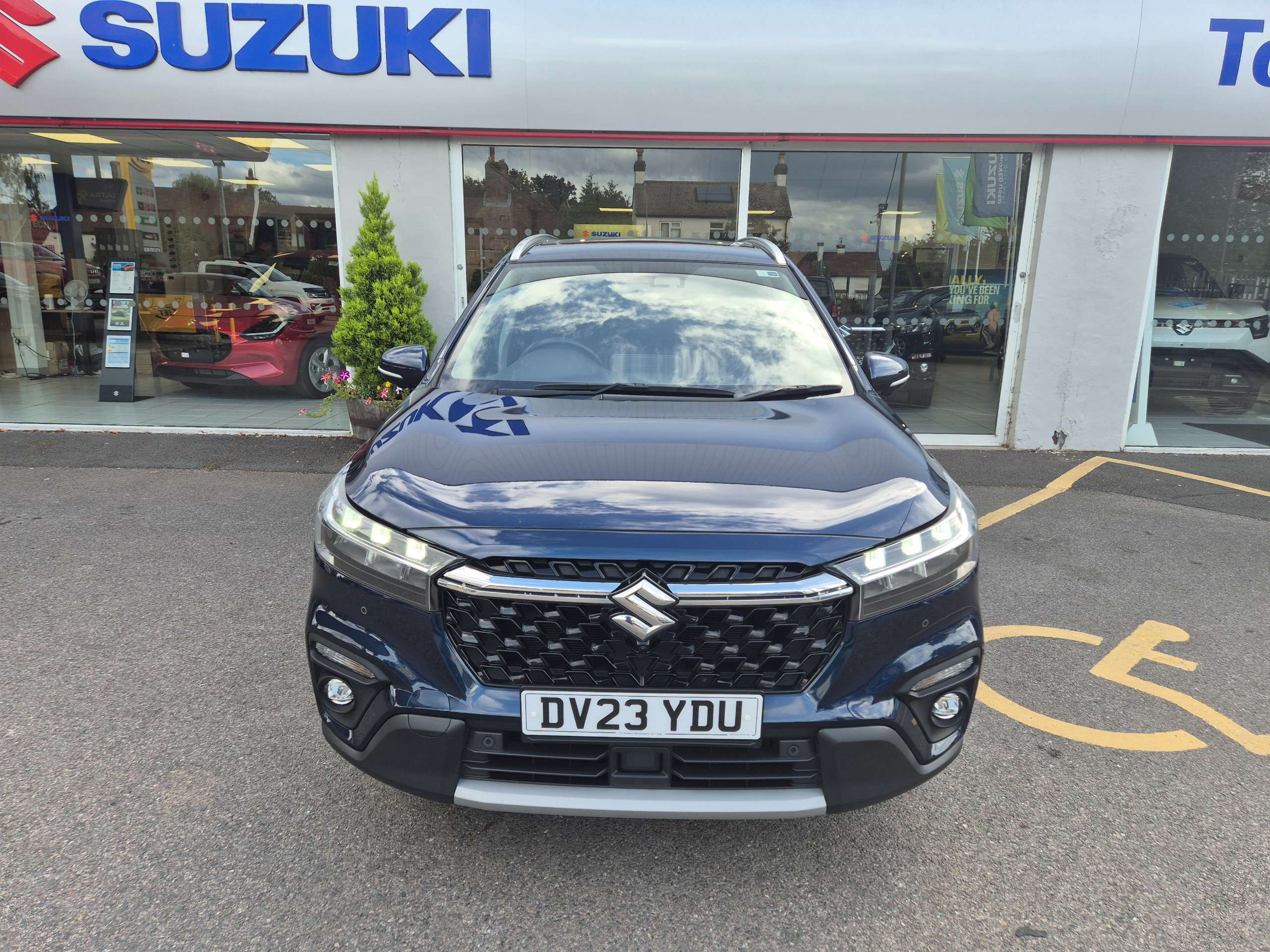 A 2023 SUZUKI SX4 1.5h Ultra SUV 5dr Petrol Hybrid AGS Auto ALLGRIP Euro 6 (s/s) (115 ps) A 2023 SUZUKI SX4 1.5h Ultra SUV 5dr Petrol Hybrid AGS Auto ALLGRIP Euro 6 (s/s) (115 ps)
