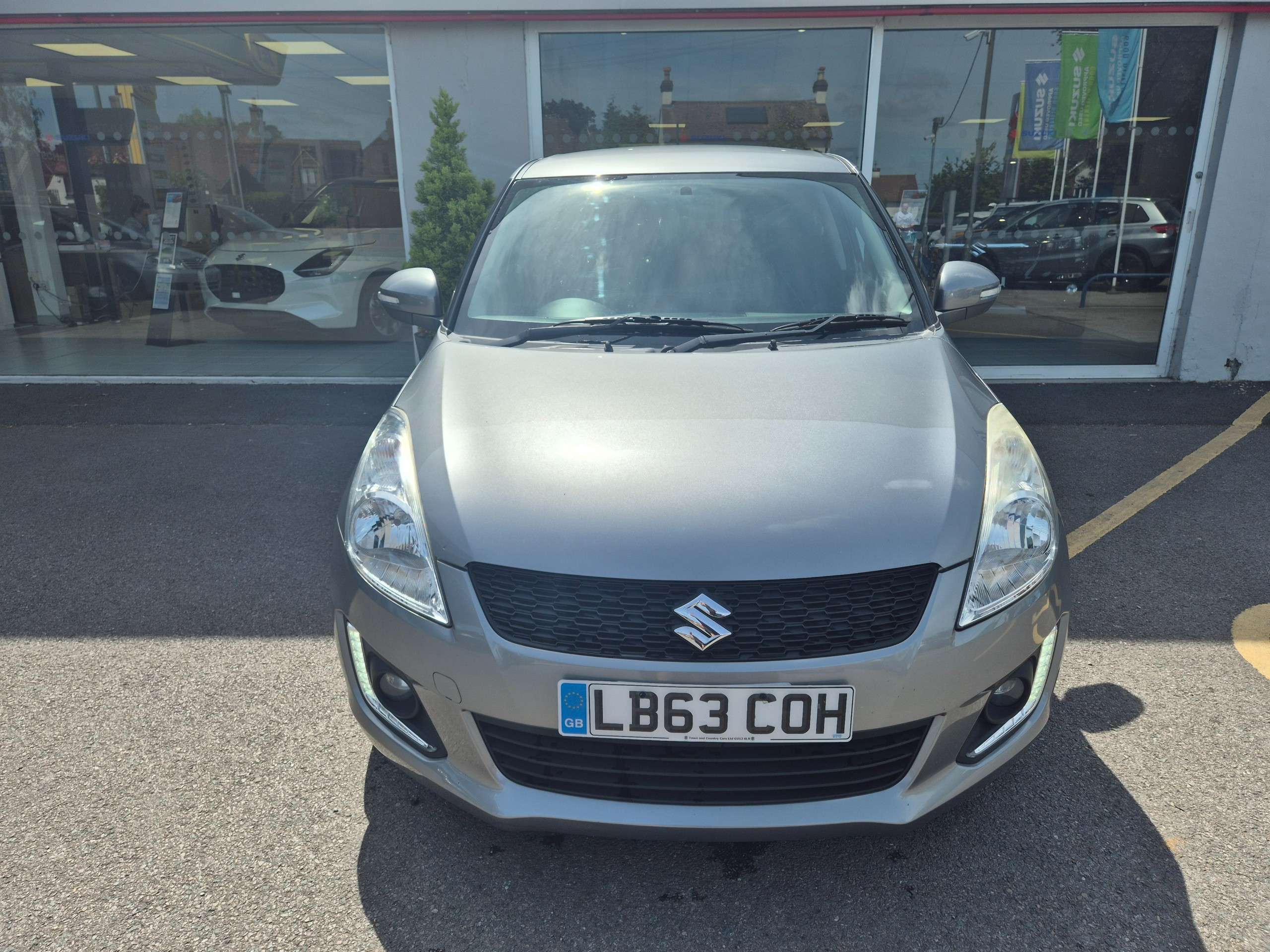 A 2014 SUZUKI SWIFT 1.2 SZ4 Hatchback 5dr Petrol Auto Euro 5 (94 ps) A 2014 SUZUKI SWIFT 1.2 SZ4 Hatchback 5dr Petrol Auto Euro 5 (94 ps)