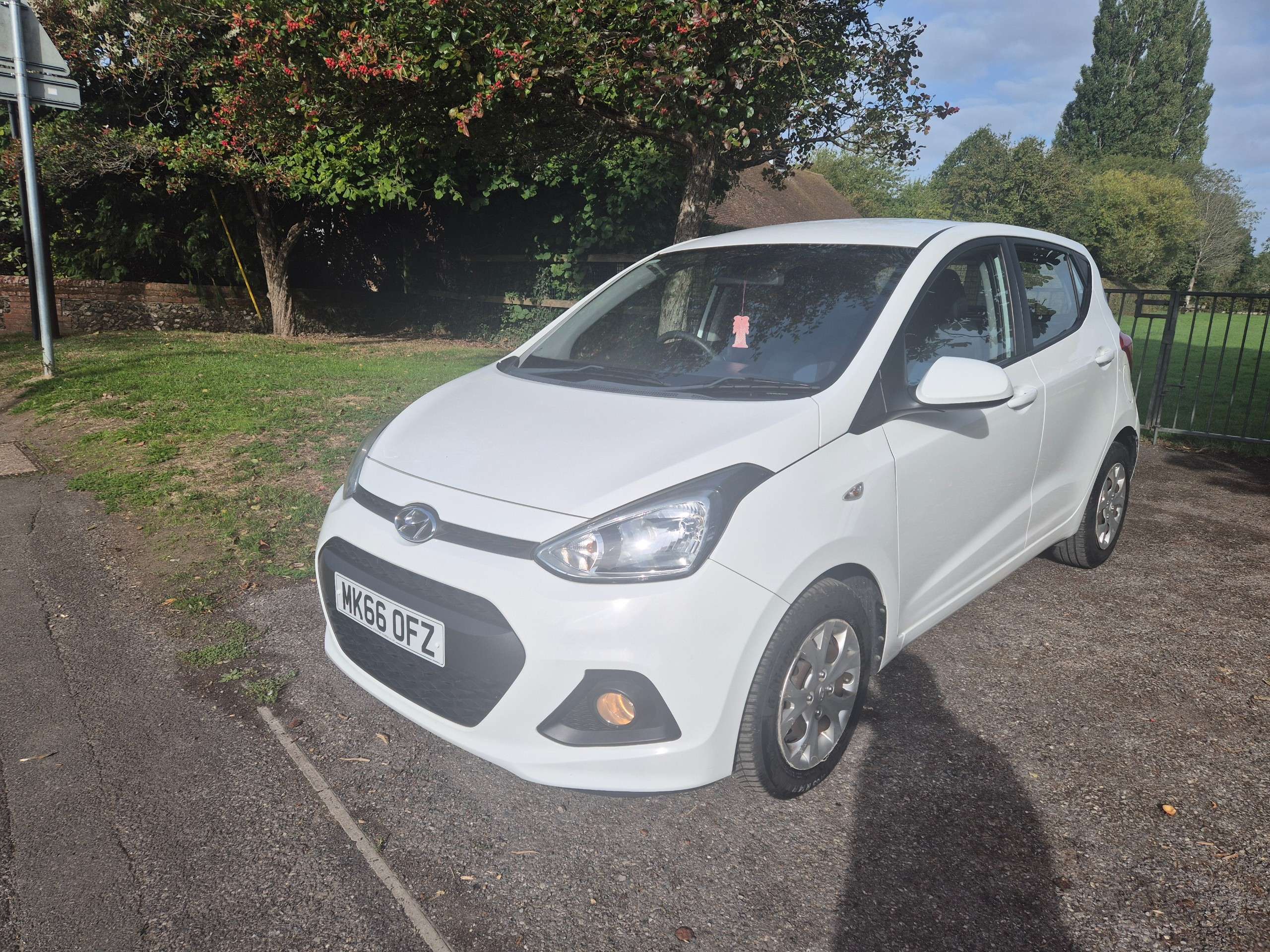 A 2016 HYUNDAI I10 1.2 SE Hatchback 5dr Petrol Auto Euro 6 (87 ps) A 2016 HYUNDAI I10 1.2 SE Hatchback 5dr Petrol Auto Euro 6 (87 ps)