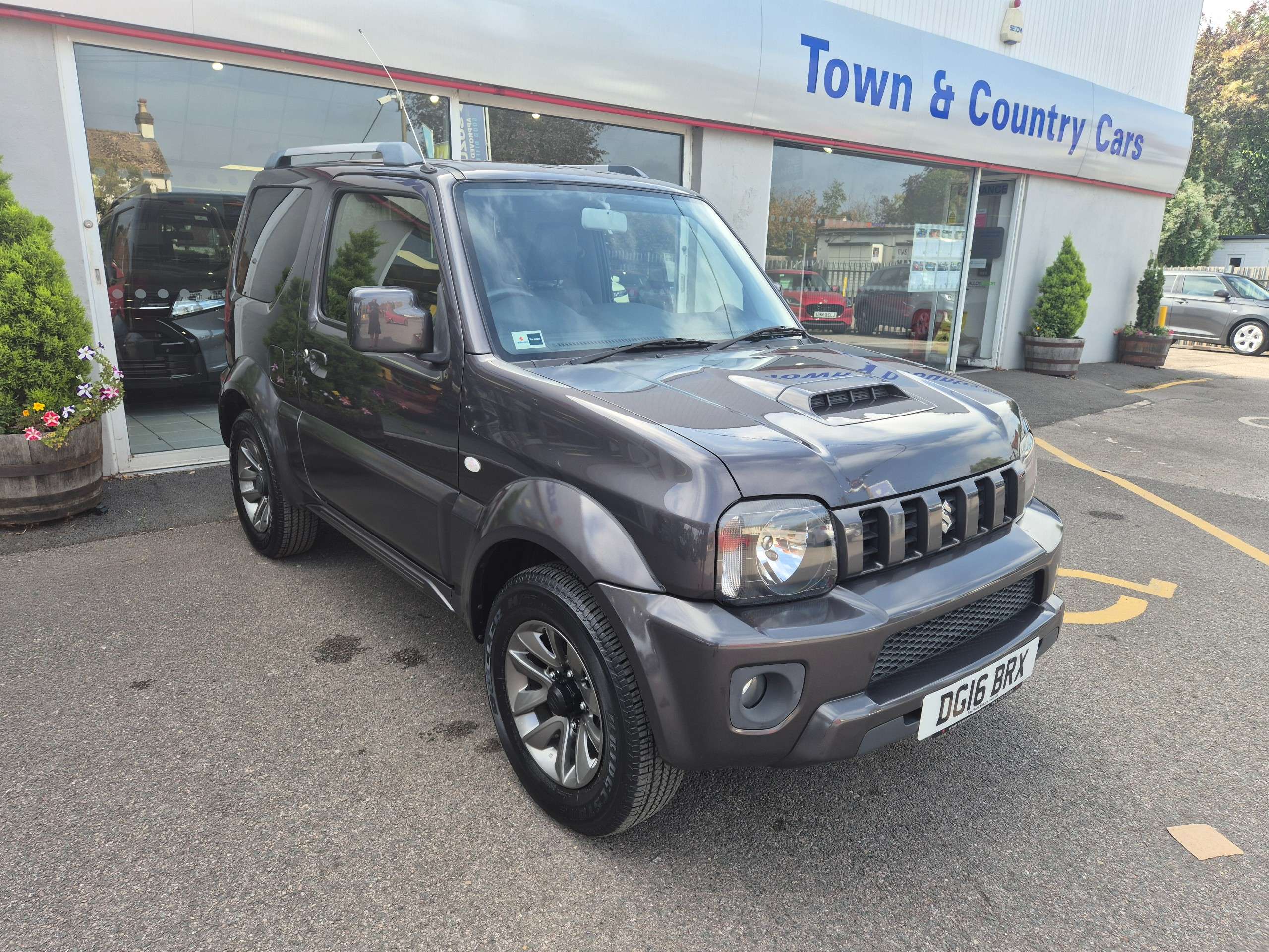 A 2016 SUZUKI JIMNY 1.3 VVT SZ4 SUV 3dr Petrol Manual 4WD Euro 6 (85 ps) A 2016 SUZUKI JIMNY 1.3 VVT SZ4 SUV 3dr Petrol Manual 4WD Euro 6 (85 ps)