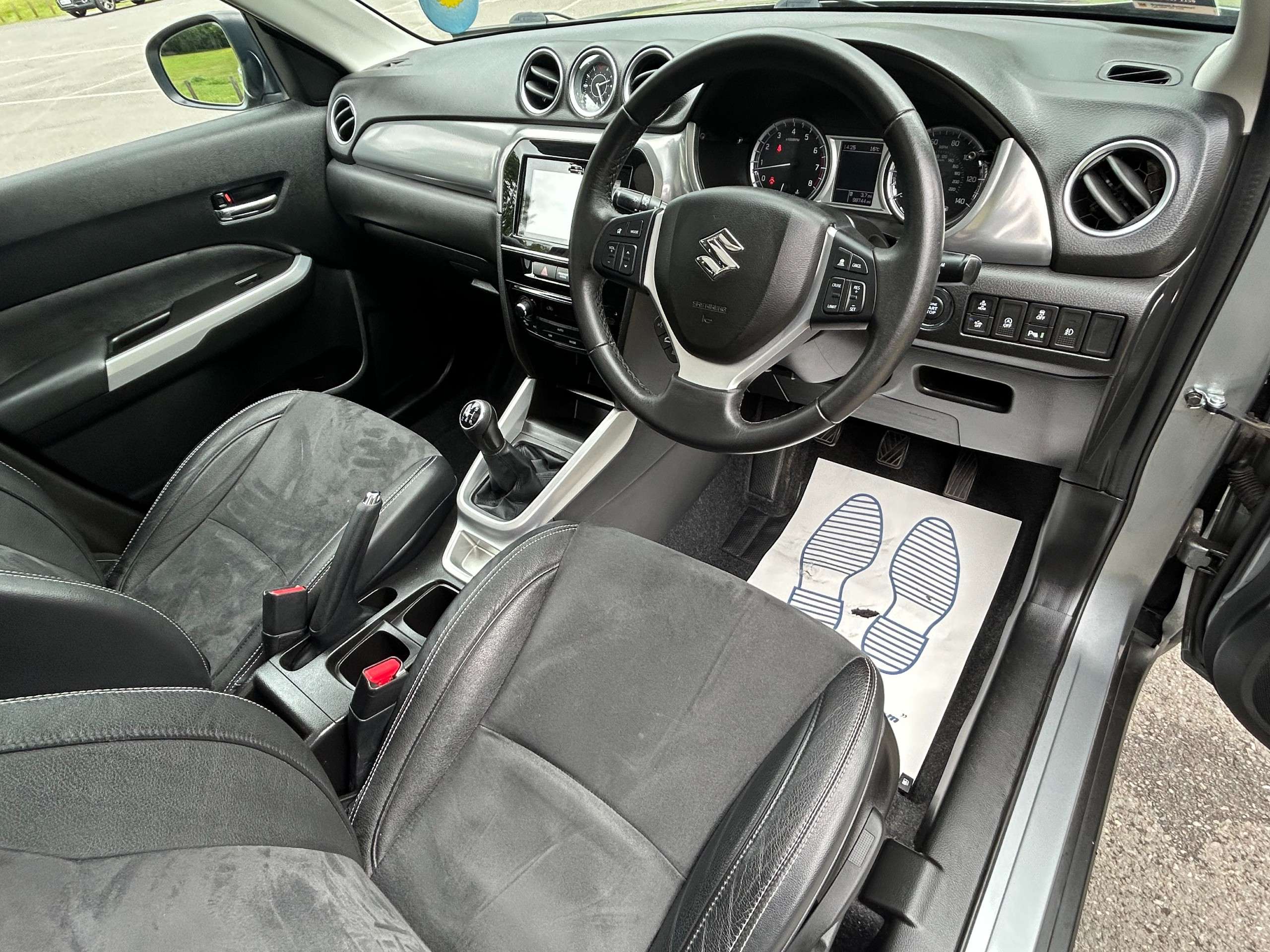 A 2015 SUZUKI VITARA 1.6 SZ5 SUV 5dr Petrol Manual Euro 6 (s/s) (120 ps) A 2015 SUZUKI VITARA 1.6 SZ5 SUV 5dr Petrol Manual Euro 6 (s/s) (120 ps)