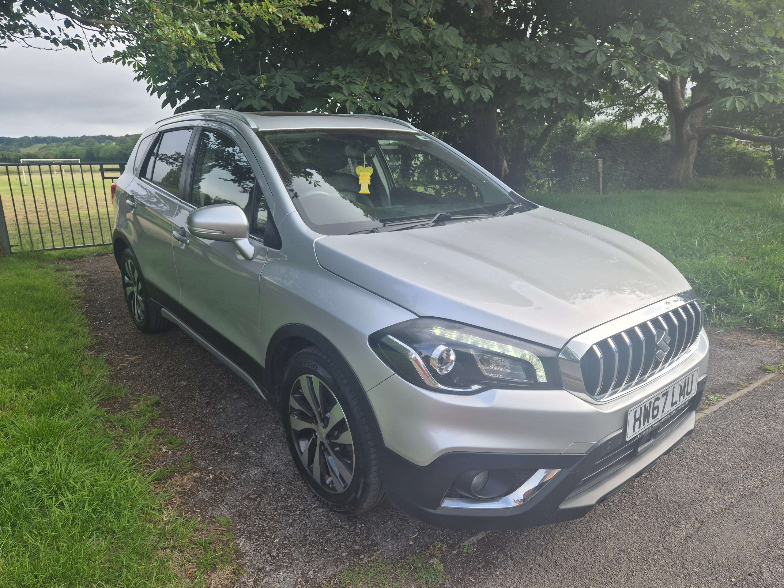 A 2017 SUZUKI SX4 1.4 Boosterjet SZ5 SUV 5dr Petrol Auto ALLGRIP Euro 6 (s/s) (140 ps) A 2017 SUZUKI SX4 1.4 Boosterjet SZ5 SUV 5dr Petrol Auto ALLGRIP Euro 6 (s/s) (140 ps)