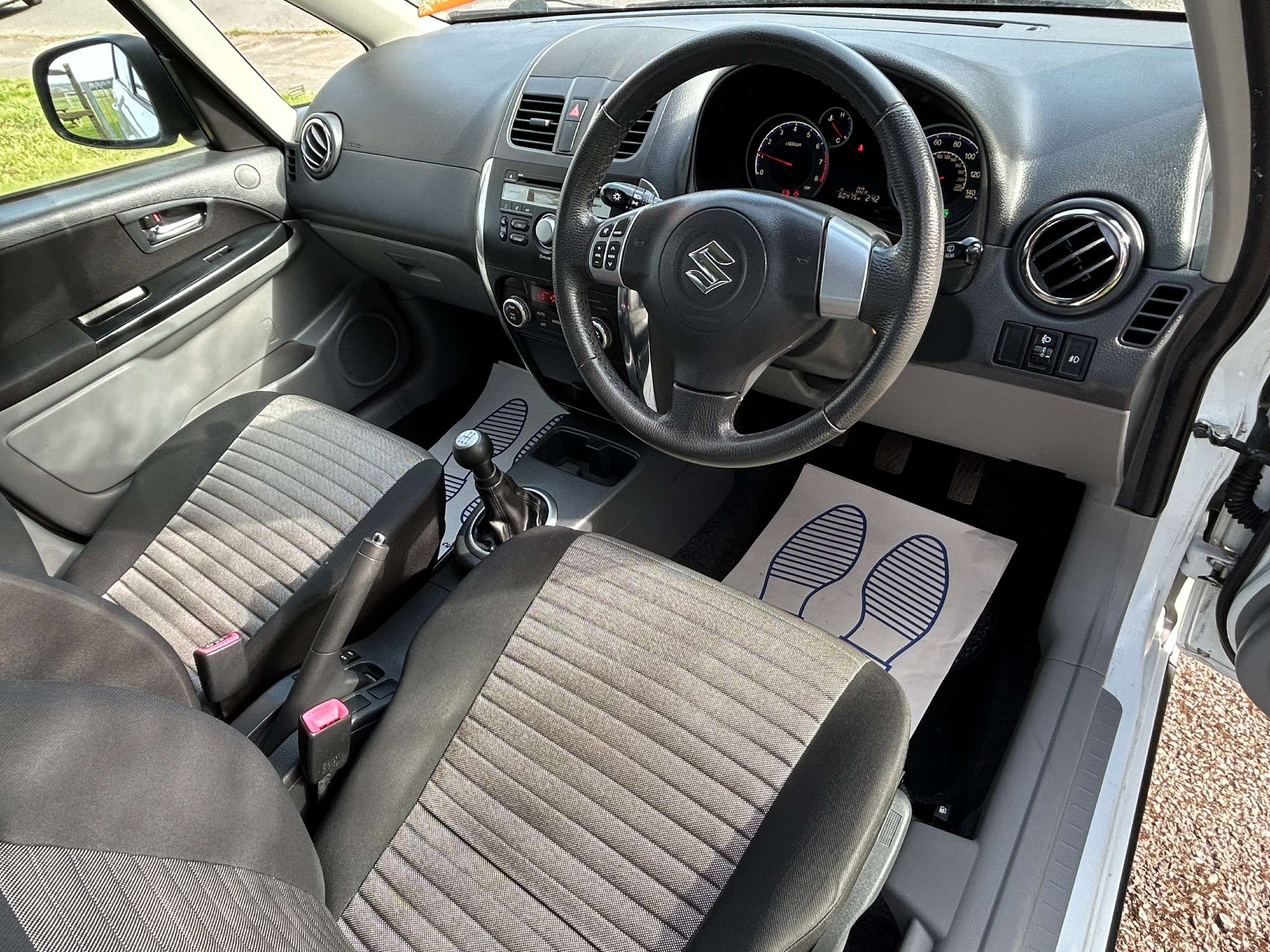 A 2014 SUZUKI SX4 1.6 SZ5 SUV 5dr Petrol Manual 4Grip Euro 5 (120 ps) A 2014 SUZUKI SX4 1.6 SZ5 SUV 5dr Petrol Manual 4Grip Euro 5 (120 ps)