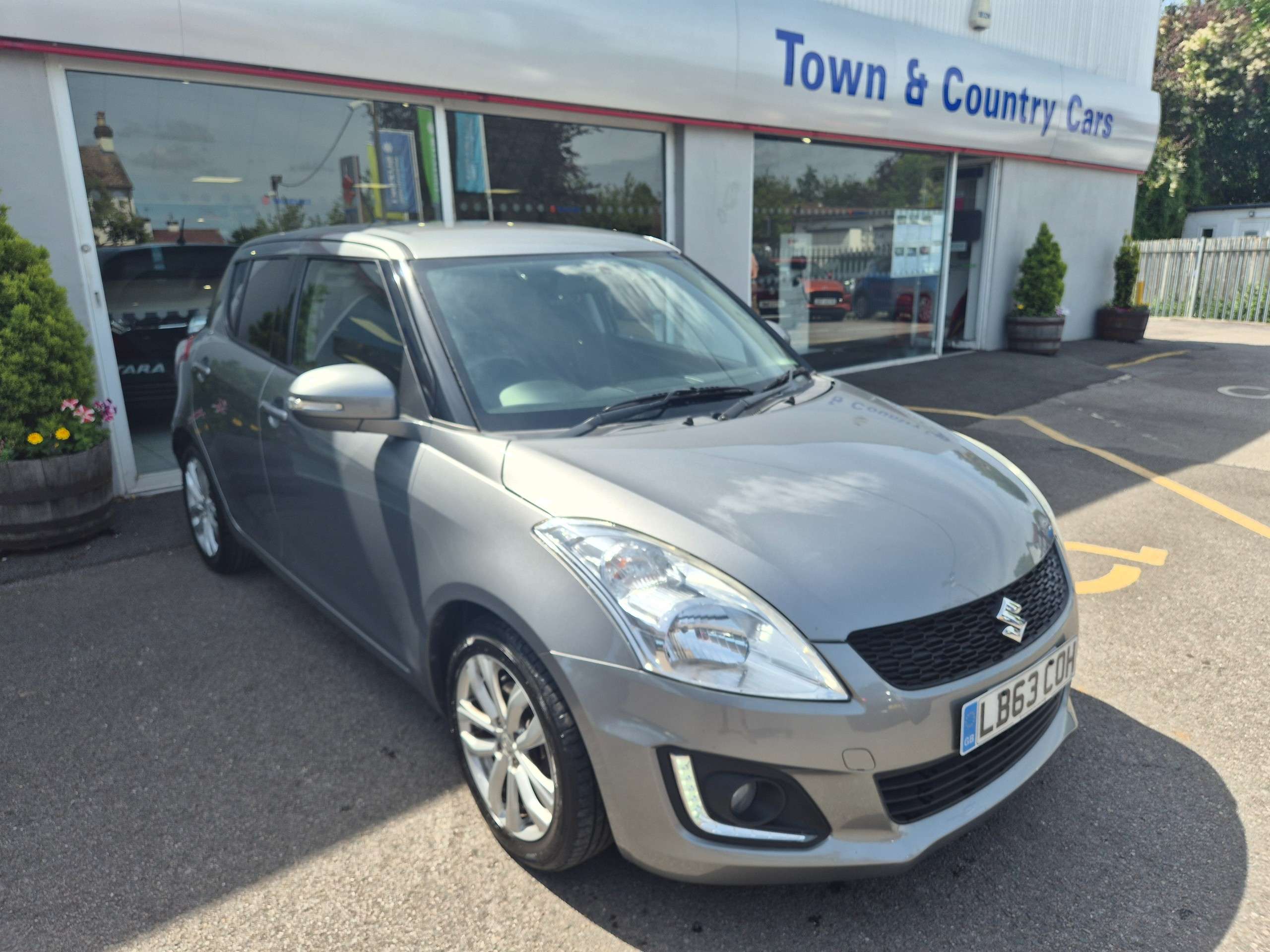A 2014 SUZUKI SWIFT 1.2 SZ4 Hatchback 5dr Petrol Auto Euro 5 (94 ps) A 2014 SUZUKI SWIFT 1.2 SZ4 Hatchback 5dr Petrol Auto Euro 5 (94 ps)