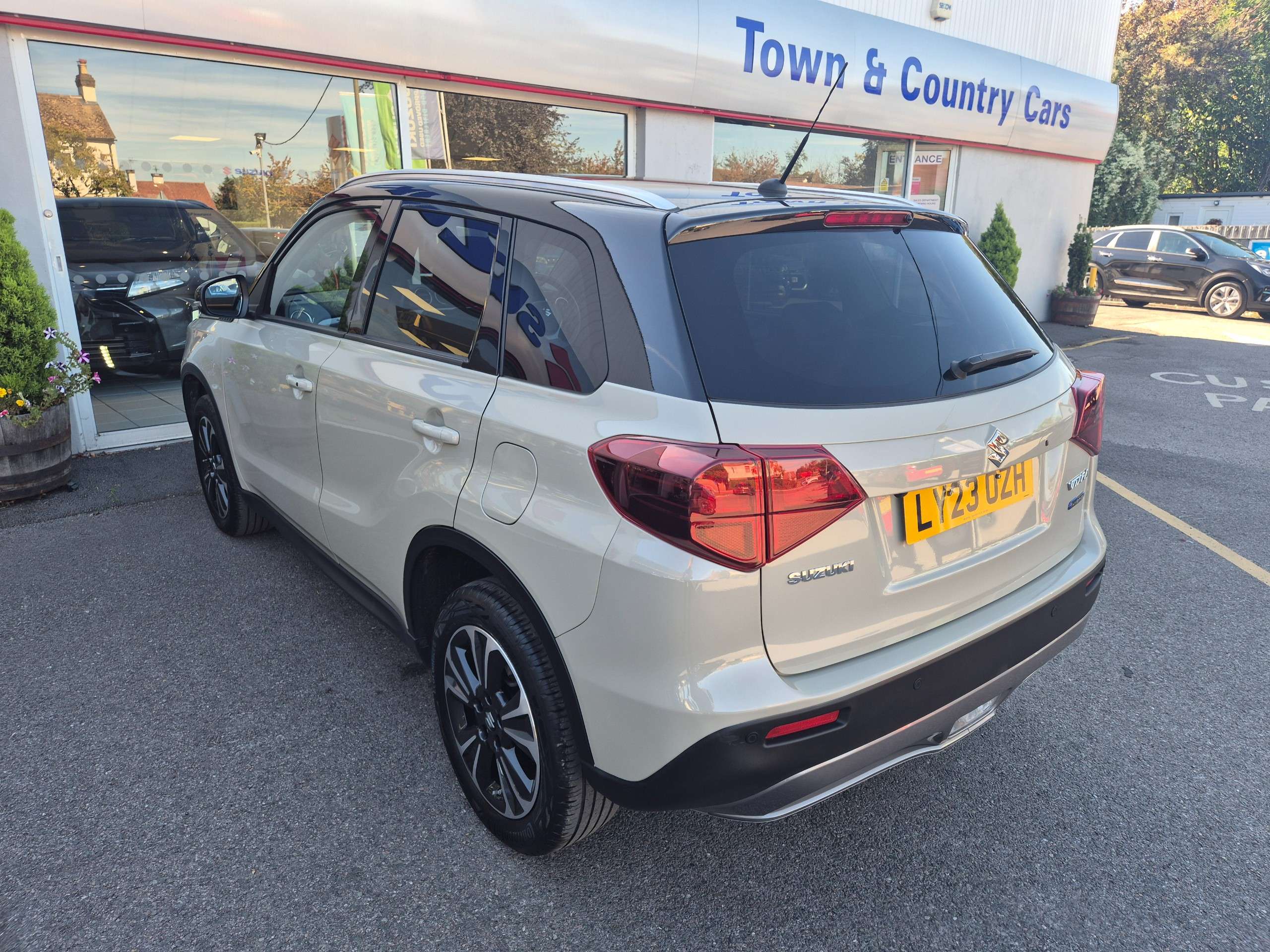 A 2023 SUZUKI VITARA 1.5 SZ5 SUV 5dr Petrol Hybrid AGS Auto Euro 6 (s/s) (115 ps) A 2023 SUZUKI VITARA 1.5 SZ5 SUV 5dr Petrol Hybrid AGS Auto Euro 6 (s/s) (115 ps)